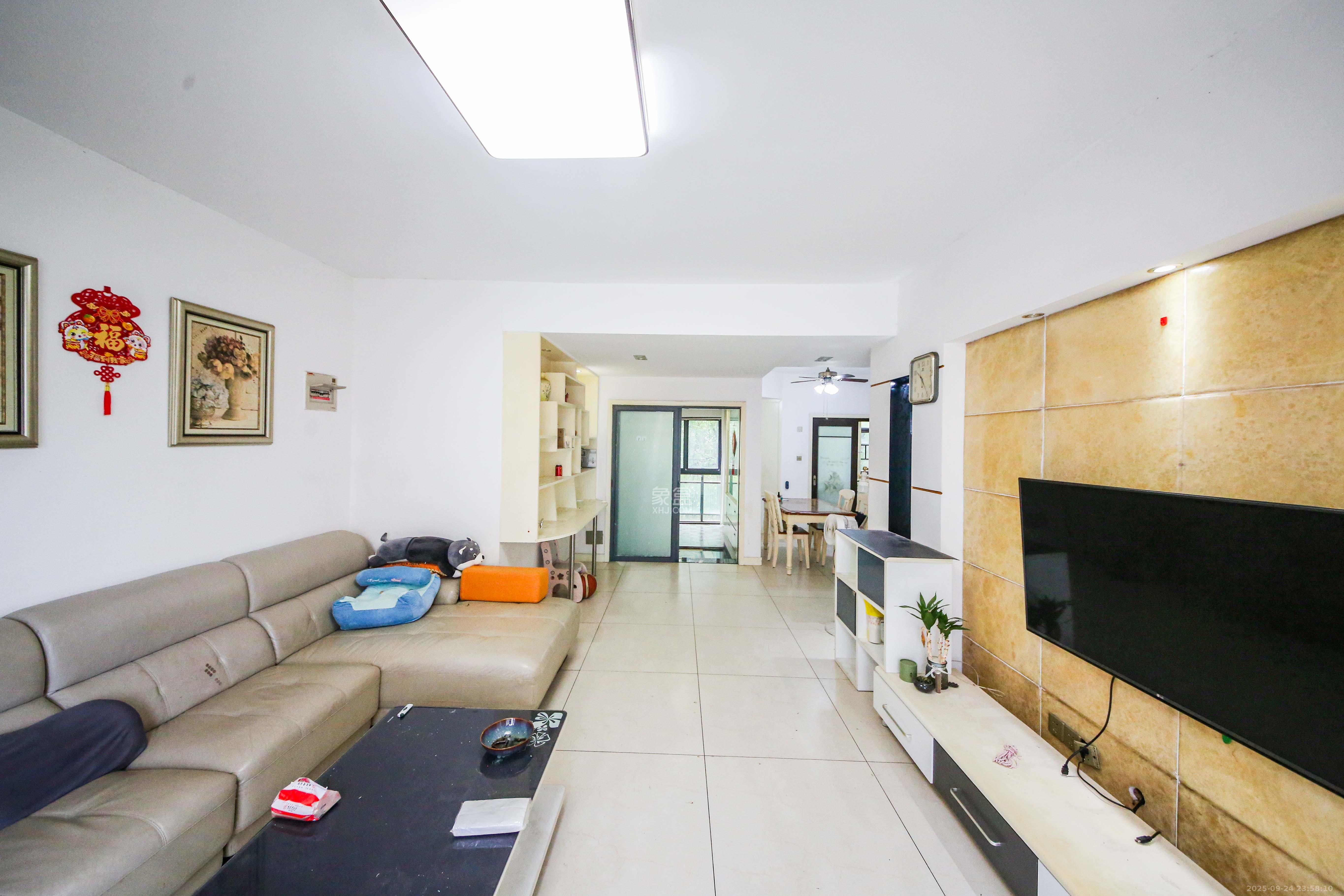 奥林匹克花园 3室2厅1卫 125.0万 奥林匹克花园 3室2厅1卫 125.0万客厅