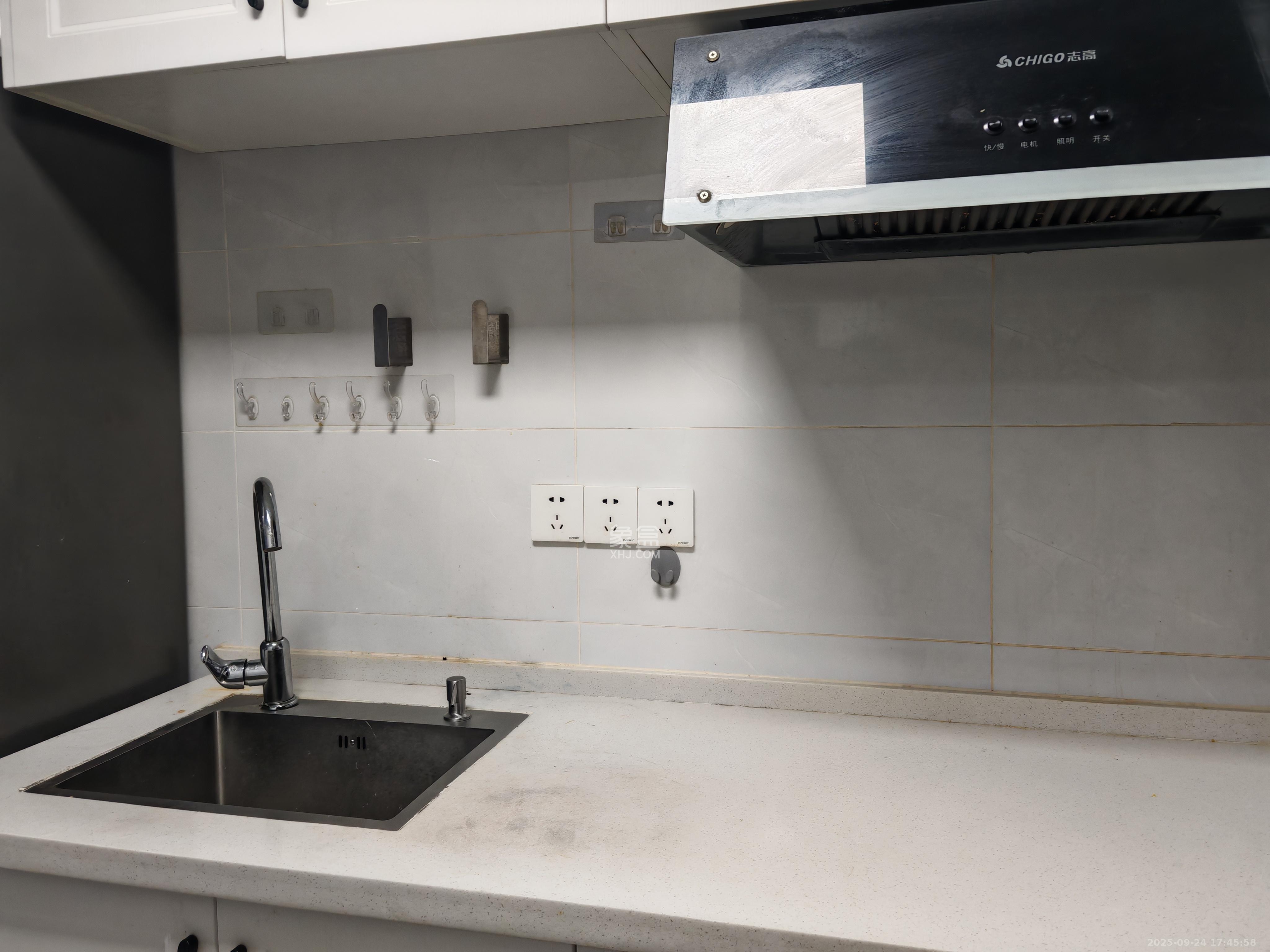 振业城三期  1室1厅1卫    2000.0元/月 振业城三期  1室1厅1卫    2000.0元/月室内图