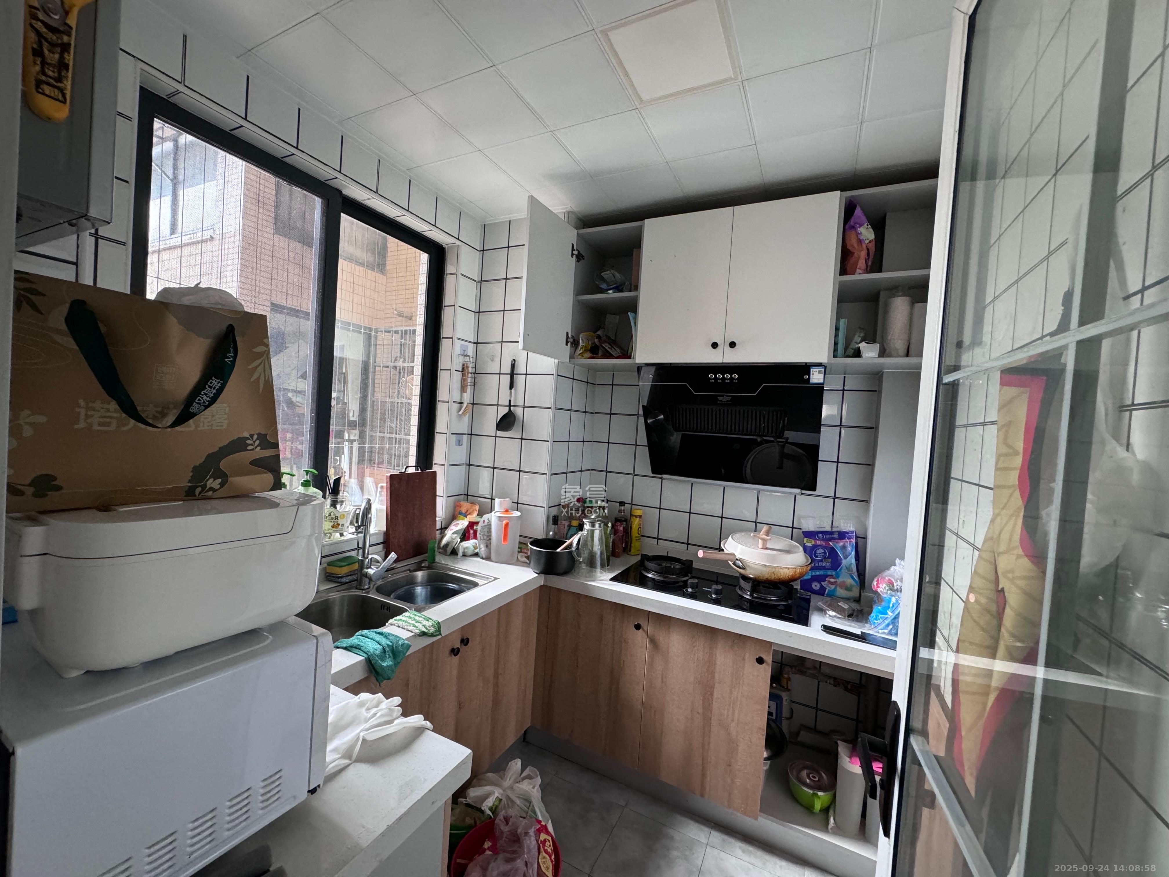 钰龙天下一期 1室2厅1卫 2300.0元/月 钰龙天下一期 1室2厅1卫 2300.0元/月室内图