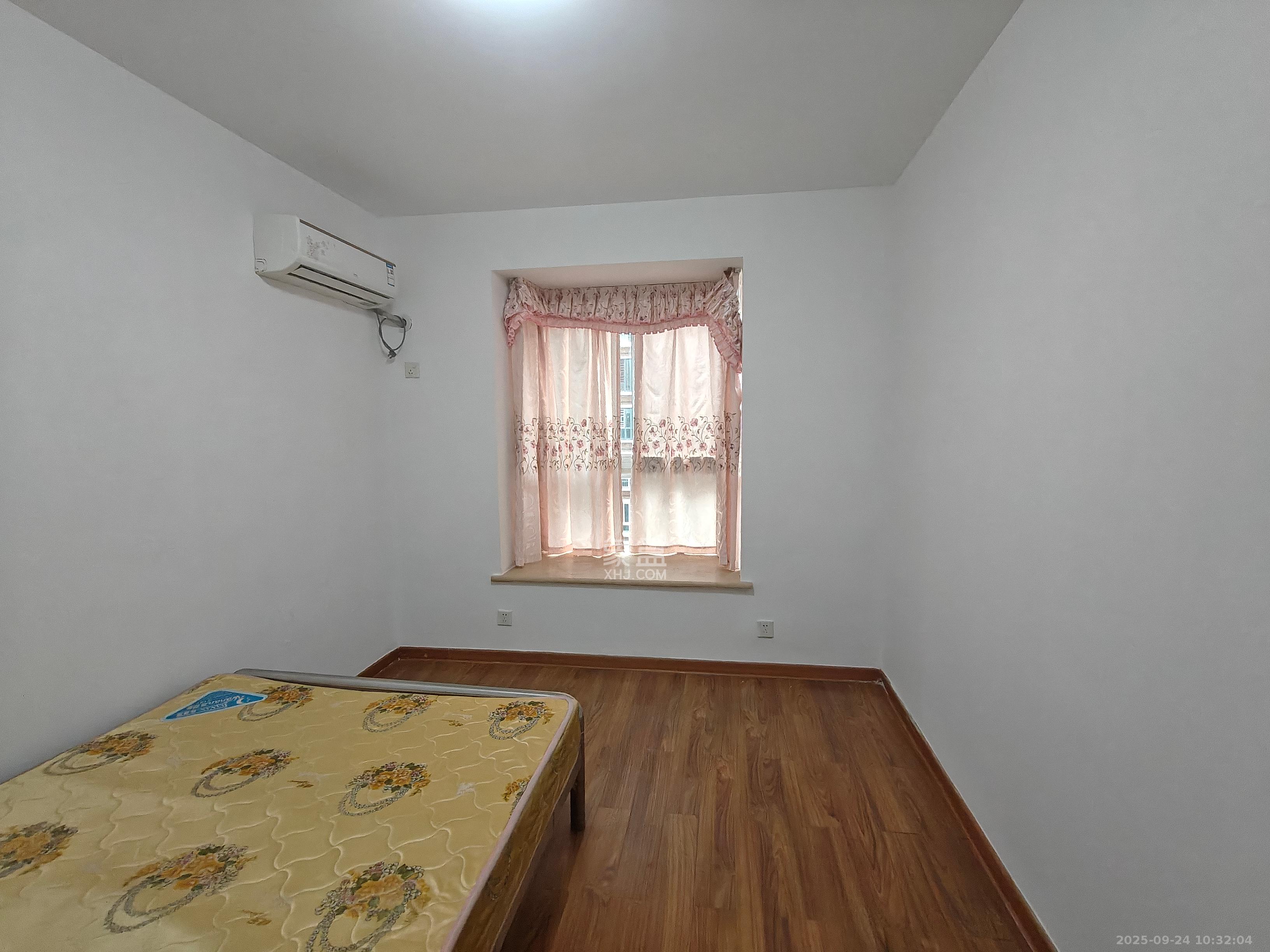 晶华美地  3室2厅1卫    2000.0元/月室内图