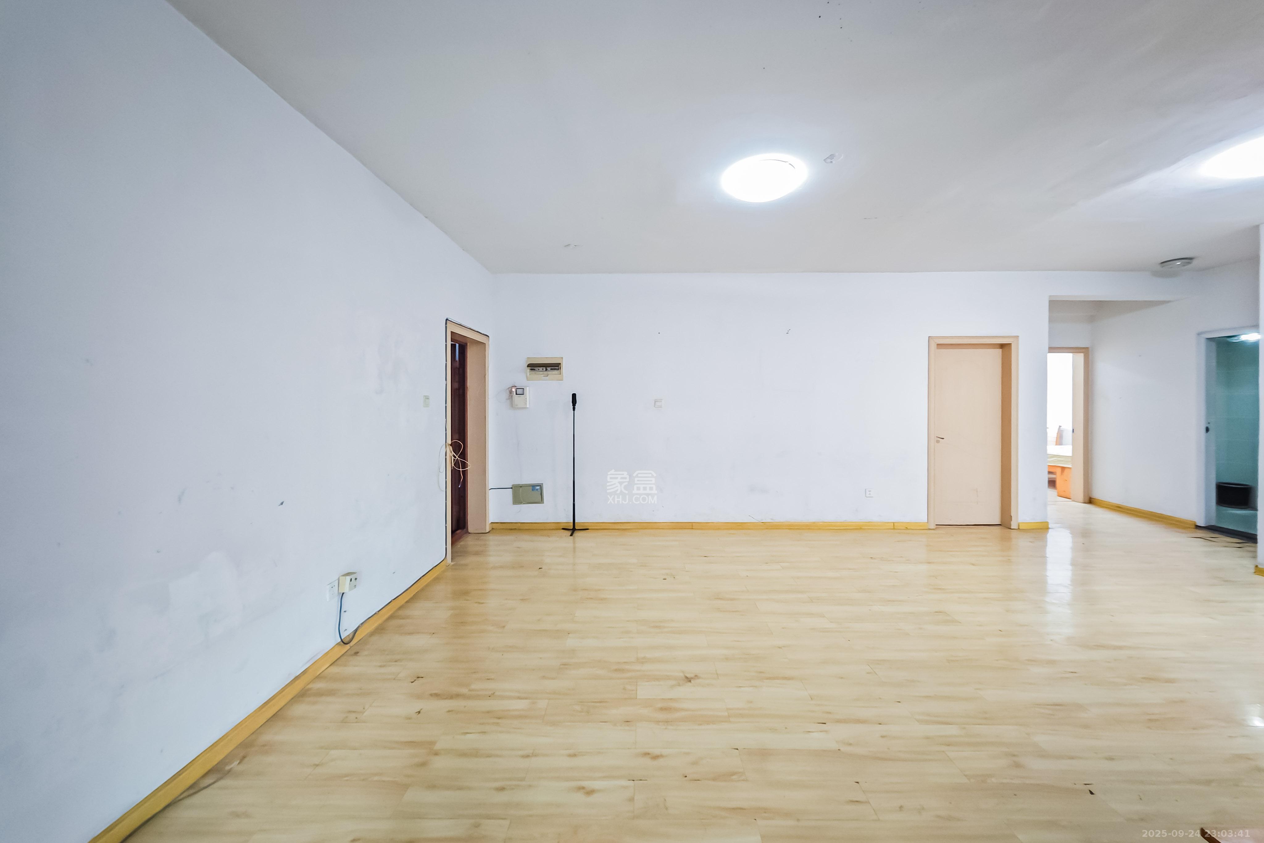 中城丽景香山园 3室2厅2卫 89.0万 中城丽景香山园 3室2厅2卫 89.0万其他