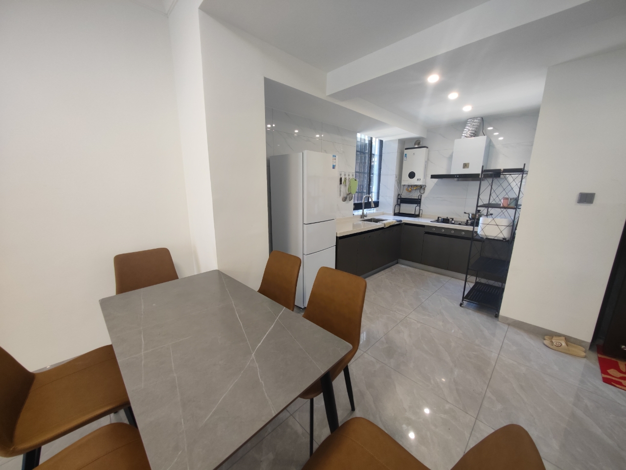 和谐家园(锦和广场) 3室2厅2卫 4300.0元/月 和谐家园(锦和广场) 3室2厅2卫 4300.0元/月室内图