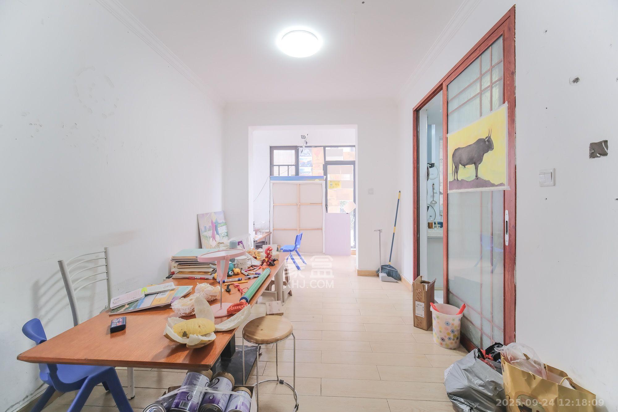 荣盛花语城 3室2厅1卫 3000.0元/月 荣盛花语城 3室2厅1卫 3000.0元/月室内图