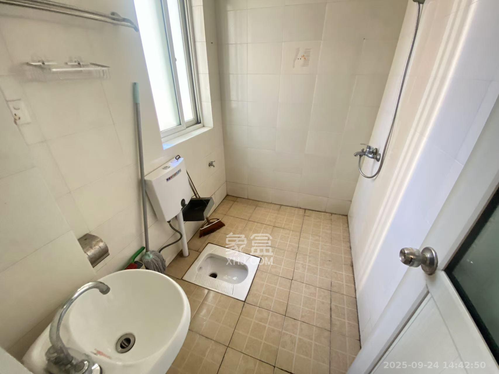 巧克力空间(建鸿达现代大厦) 3室2厅1卫 1500.0元/月 巧克力空间(建鸿达现代大厦) 3室2厅1卫 1500.0元/月室内图