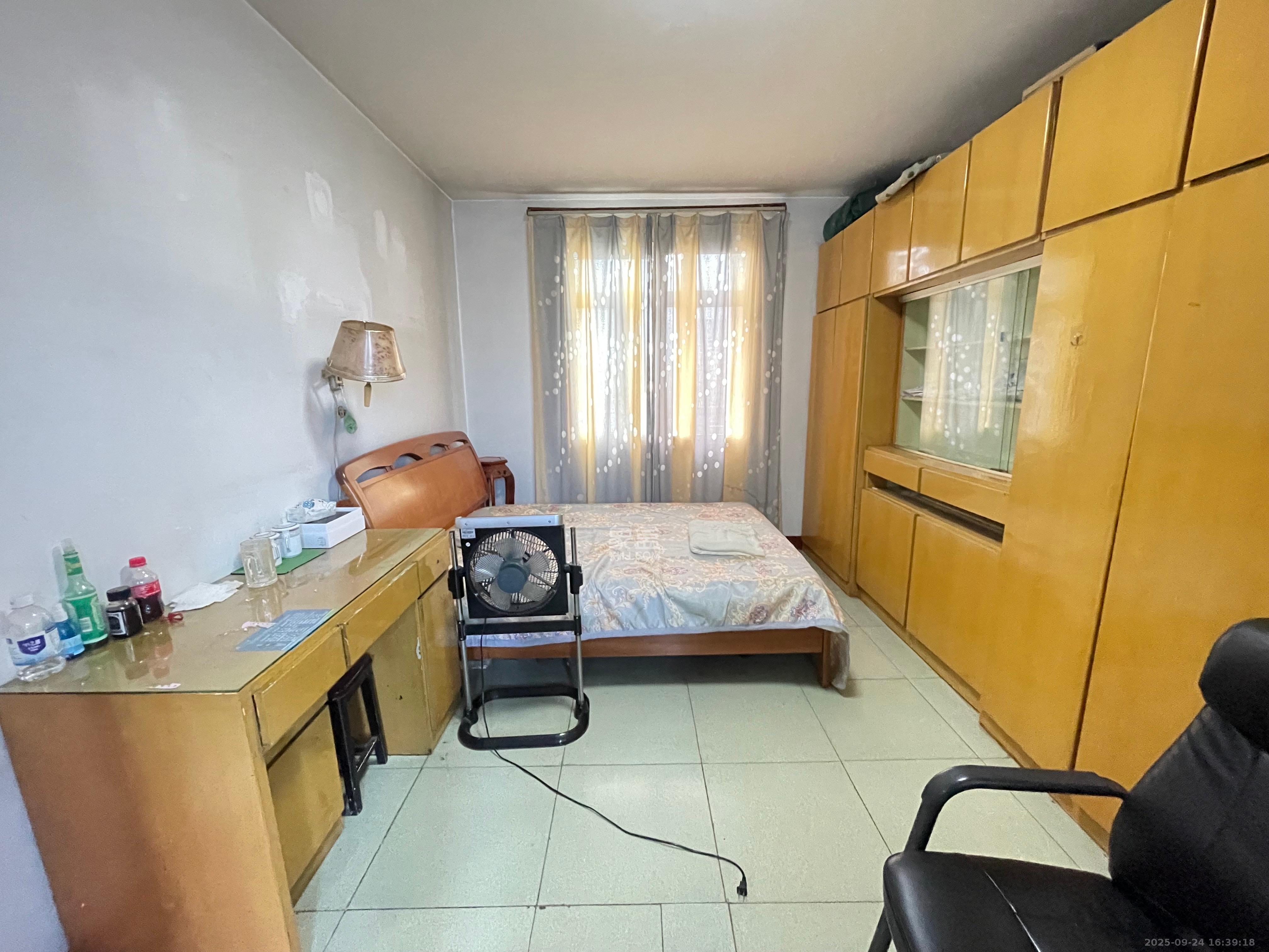 省政府机关梓园住宅区 3室1厅1卫 2400.0元/月 省政府机关梓园住宅区 3室1厅1卫 2400.0元/月室内图