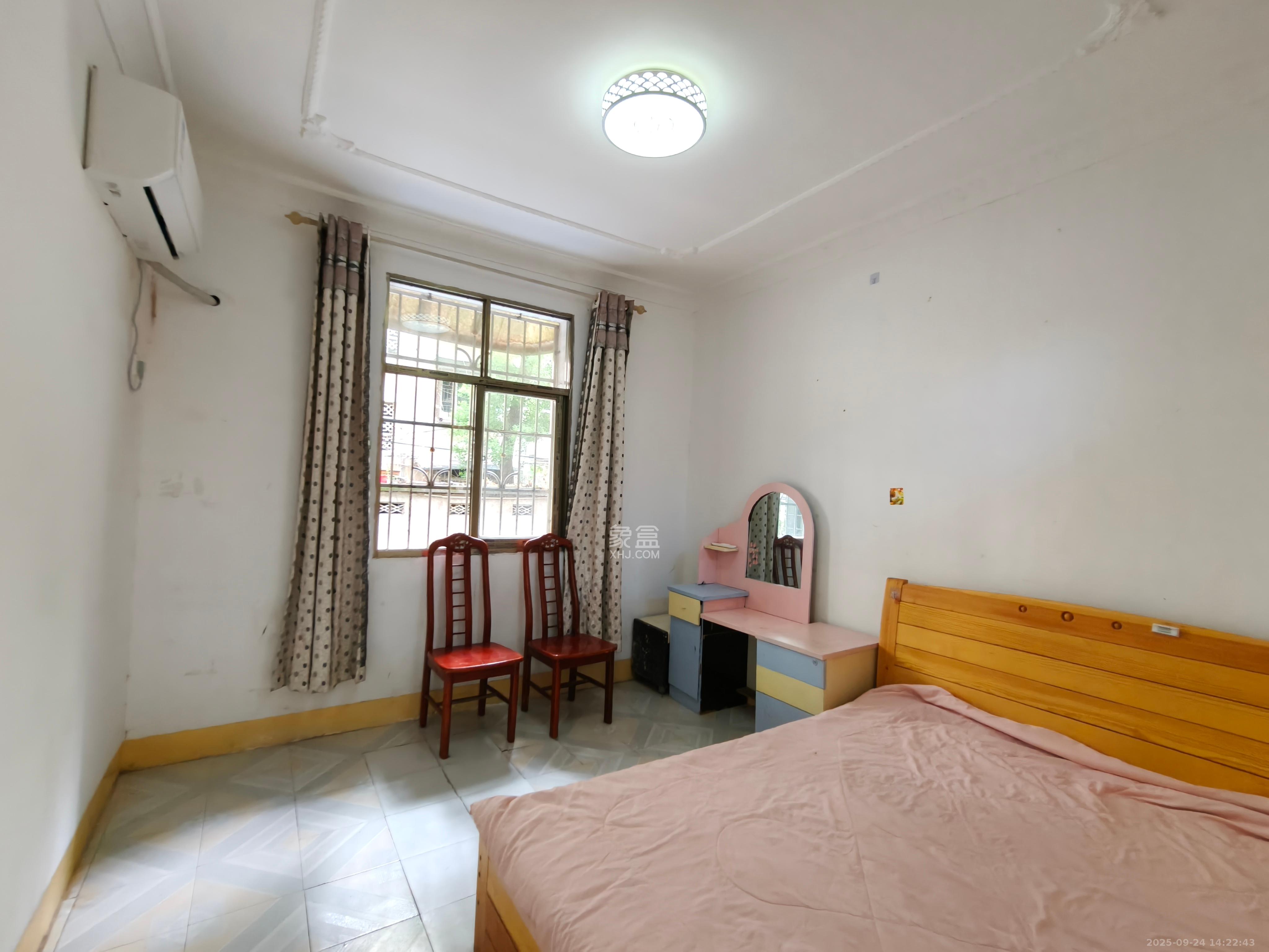 妹子山社区(曙光社区) 3室1厅1卫 1400.0元/月 妹子山社区(曙光社区) 3室1厅1卫 1400.0元/月室内图