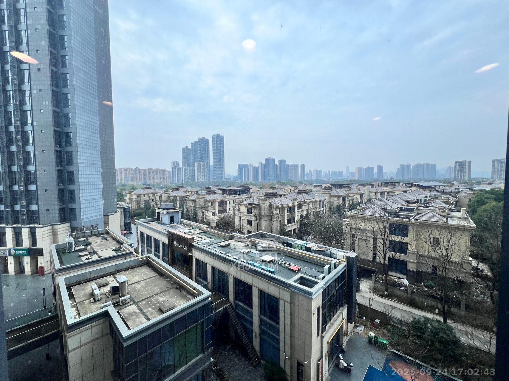 藏珑湖上公馆  1室1厅1卫    2000.0元/月室内图