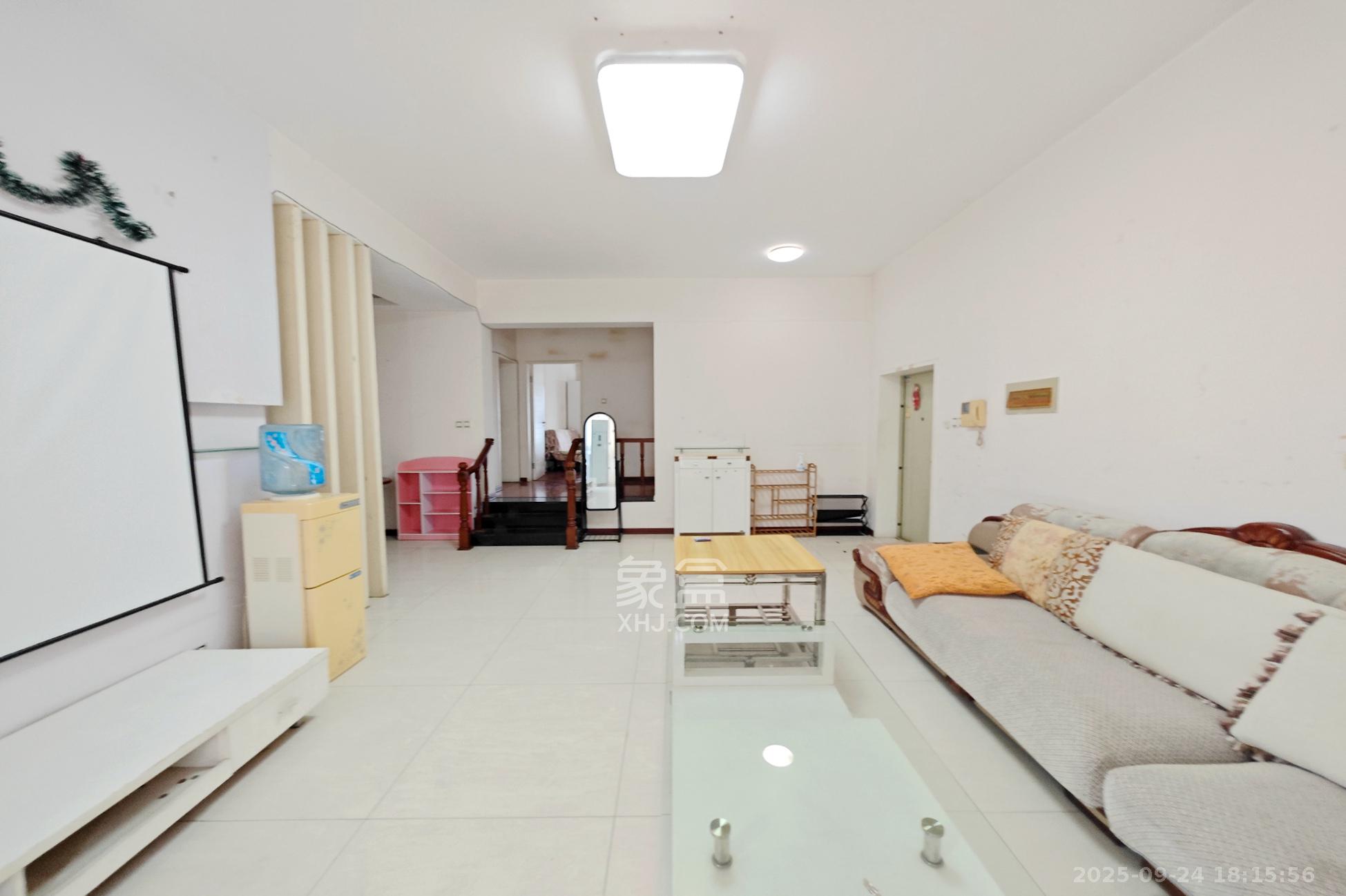 鑫天鑫城 4室2厅2卫 125.0万 鑫天鑫城 4室2厅2卫 125.0万客厅