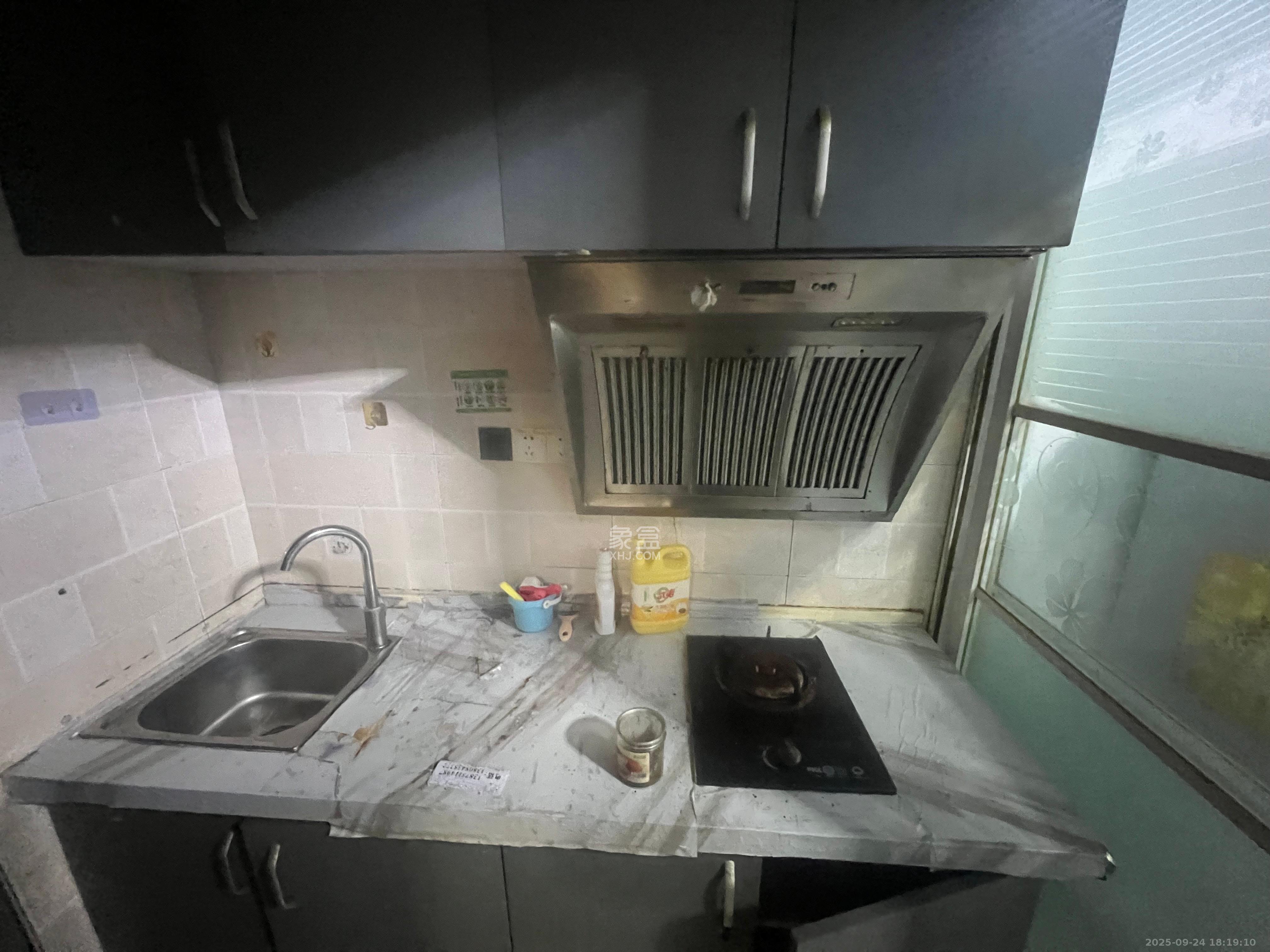 尊邸华庭 1室1厅1卫 1200.0元/月 尊邸华庭 1室1厅1卫 1200.0元/月室内图