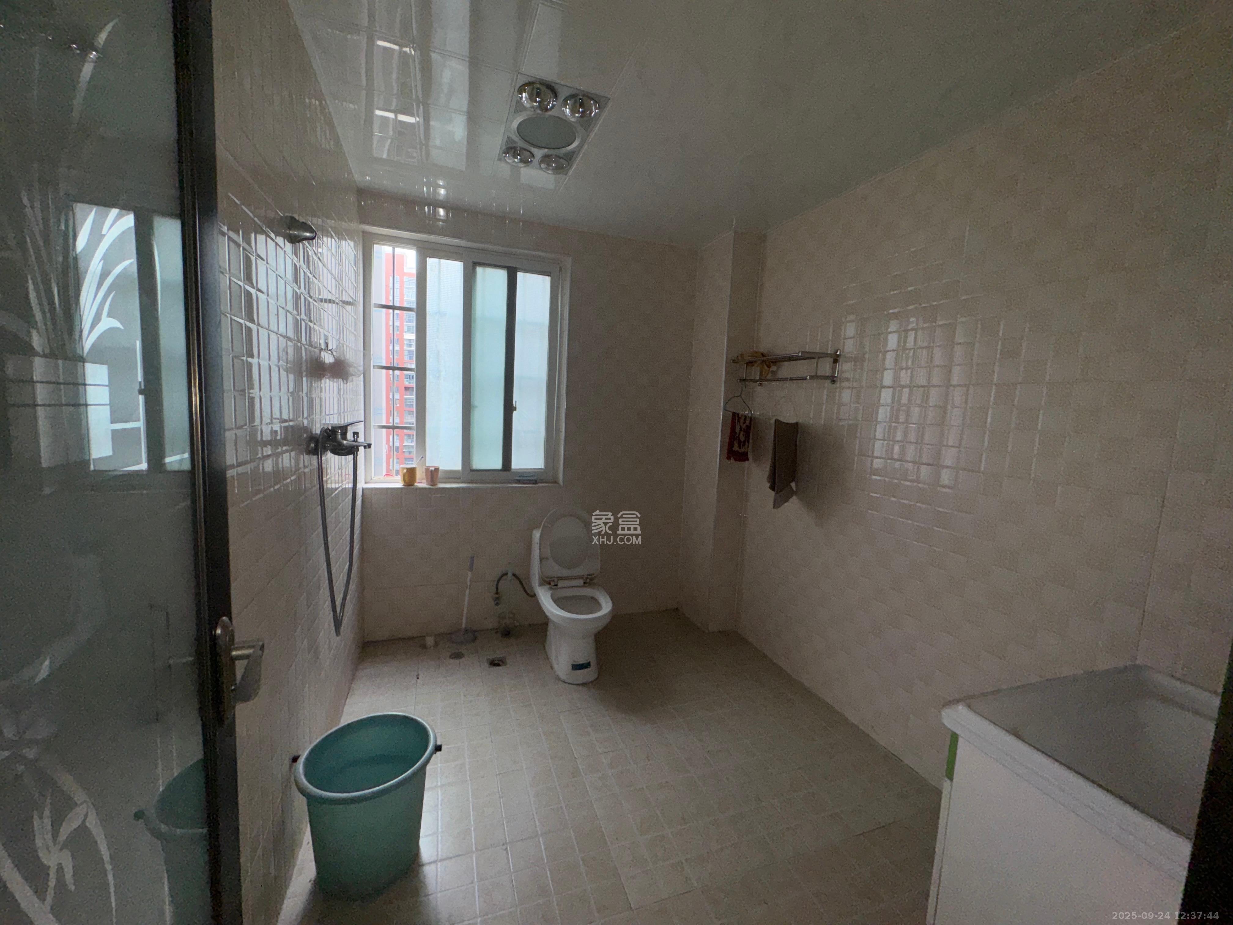 锦璨家园  3室2厅2卫    1800.0元/月室内图