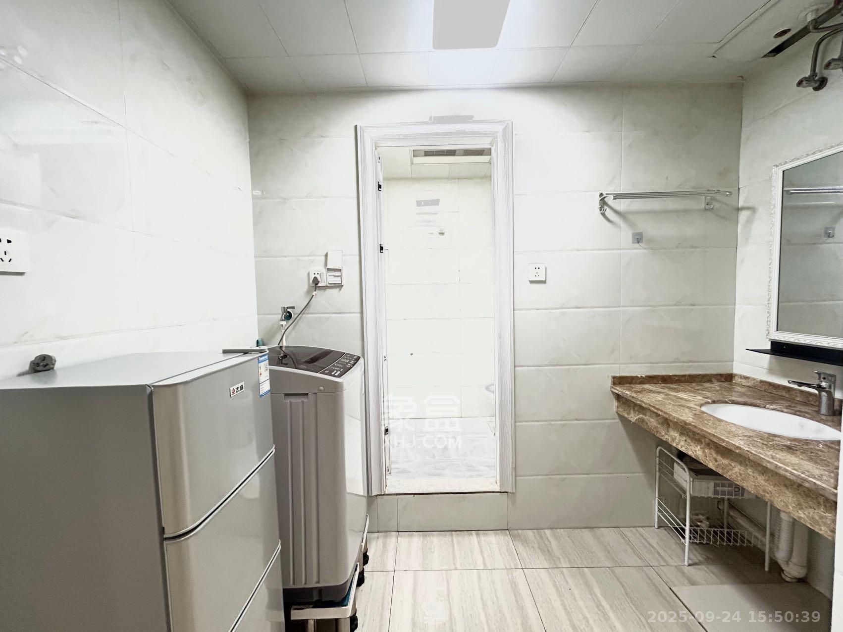 保利国际广场 1室1厅1卫 1700.0元/月 保利国际广场 1室1厅1卫 1700.0元/月室内图