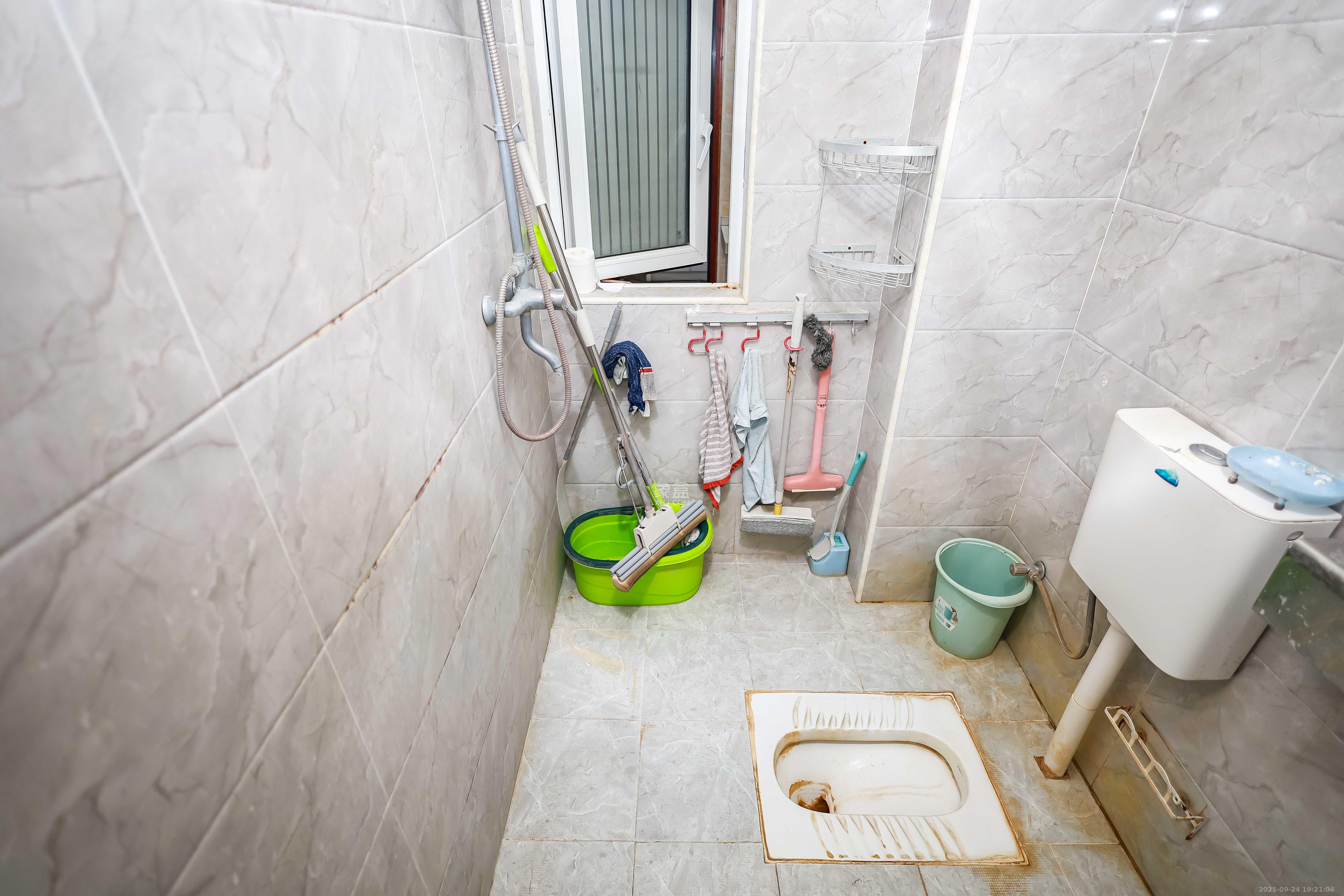 天麓尚层 3室2厅1卫 67.3万 天麓尚层 3室2厅1卫 67.3万卫生间