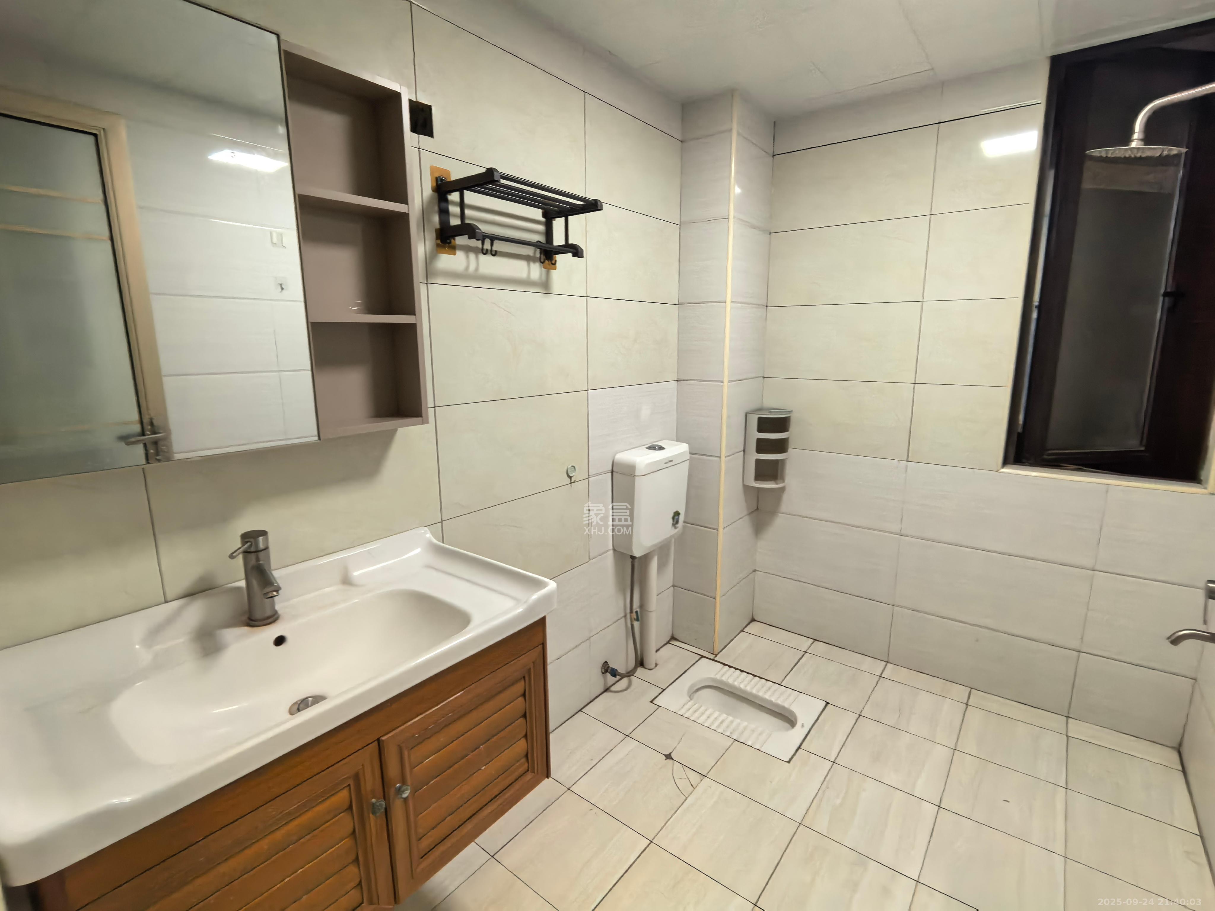 湘诚德峰小区A区 3室2厅1卫 1900.0元/月 湘诚德峰小区A区 3室2厅1卫 1900.0元/月室内图