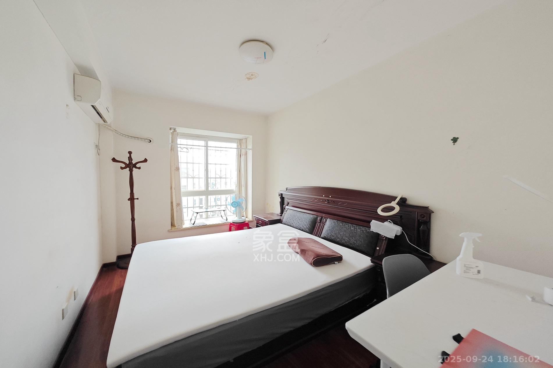 鑫天鑫城 4室2厅2卫 125.0万 鑫天鑫城 4室2厅2卫 125.0万卧室