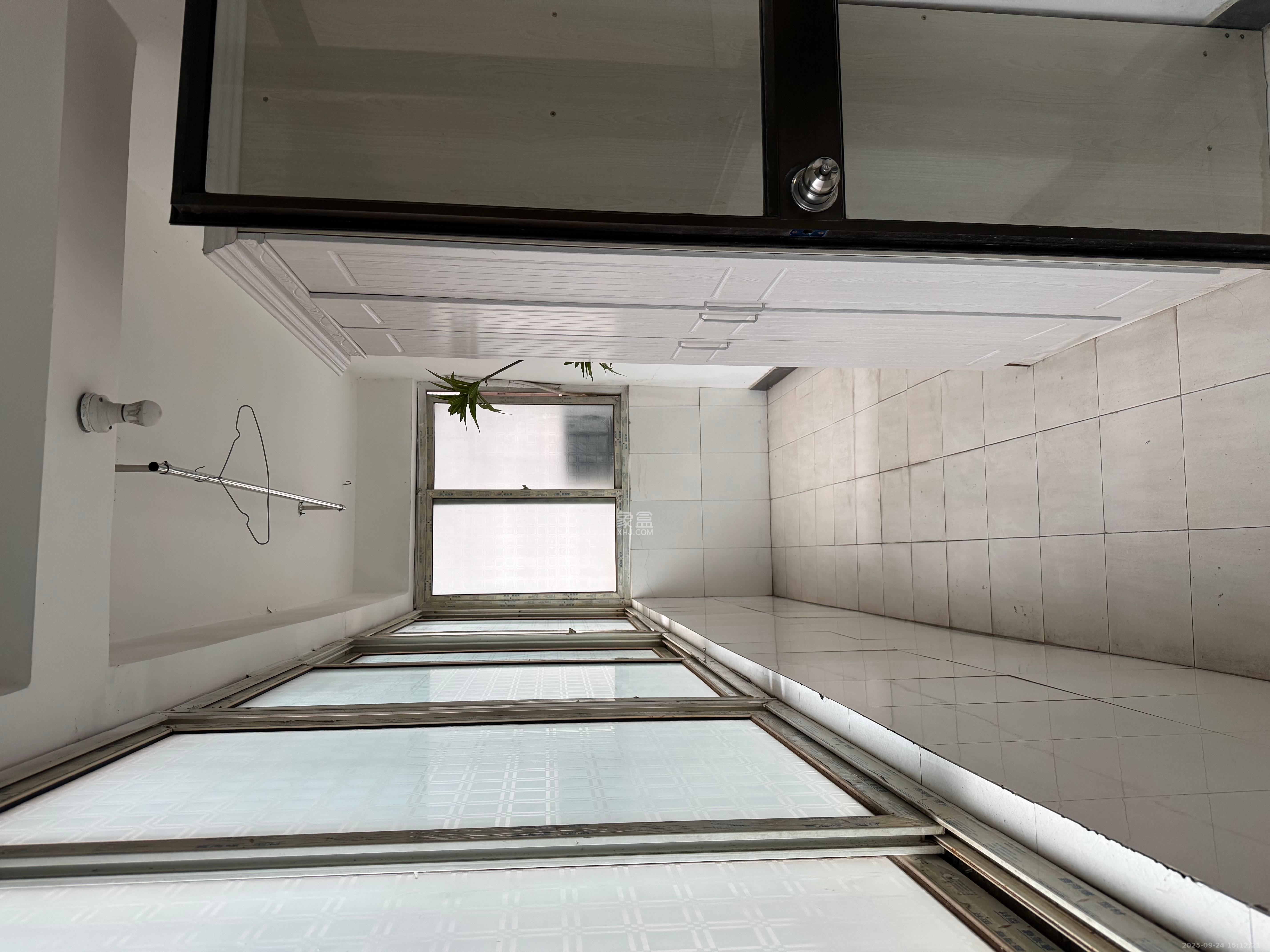 新富城  3室1厅1卫    3600.0元/月室内图