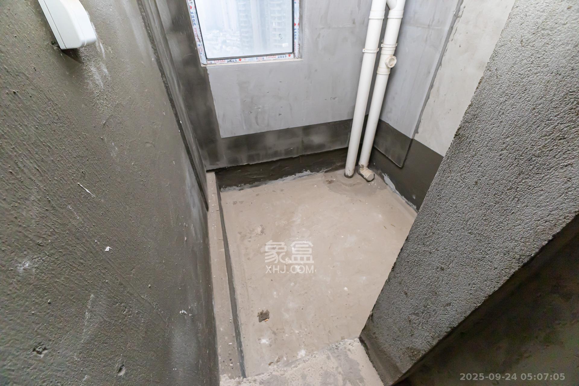 明发阅江悦府 5室2厅2卫 99.8万 明发阅江悦府 5室2厅2卫 99.8万卫生间