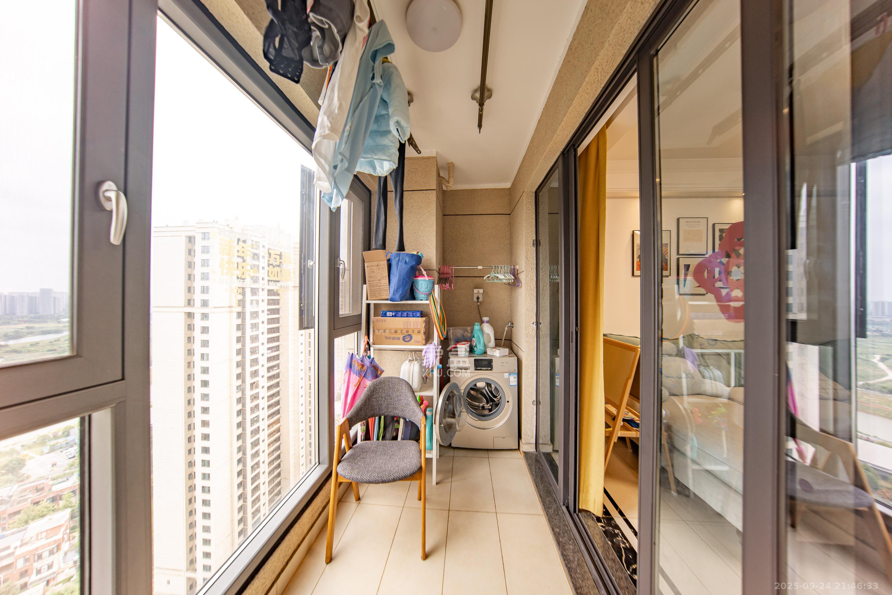 中海国际五期 1室0厅0卫 92.8万 中海国际五期 1室0厅0卫 92.8万阳台