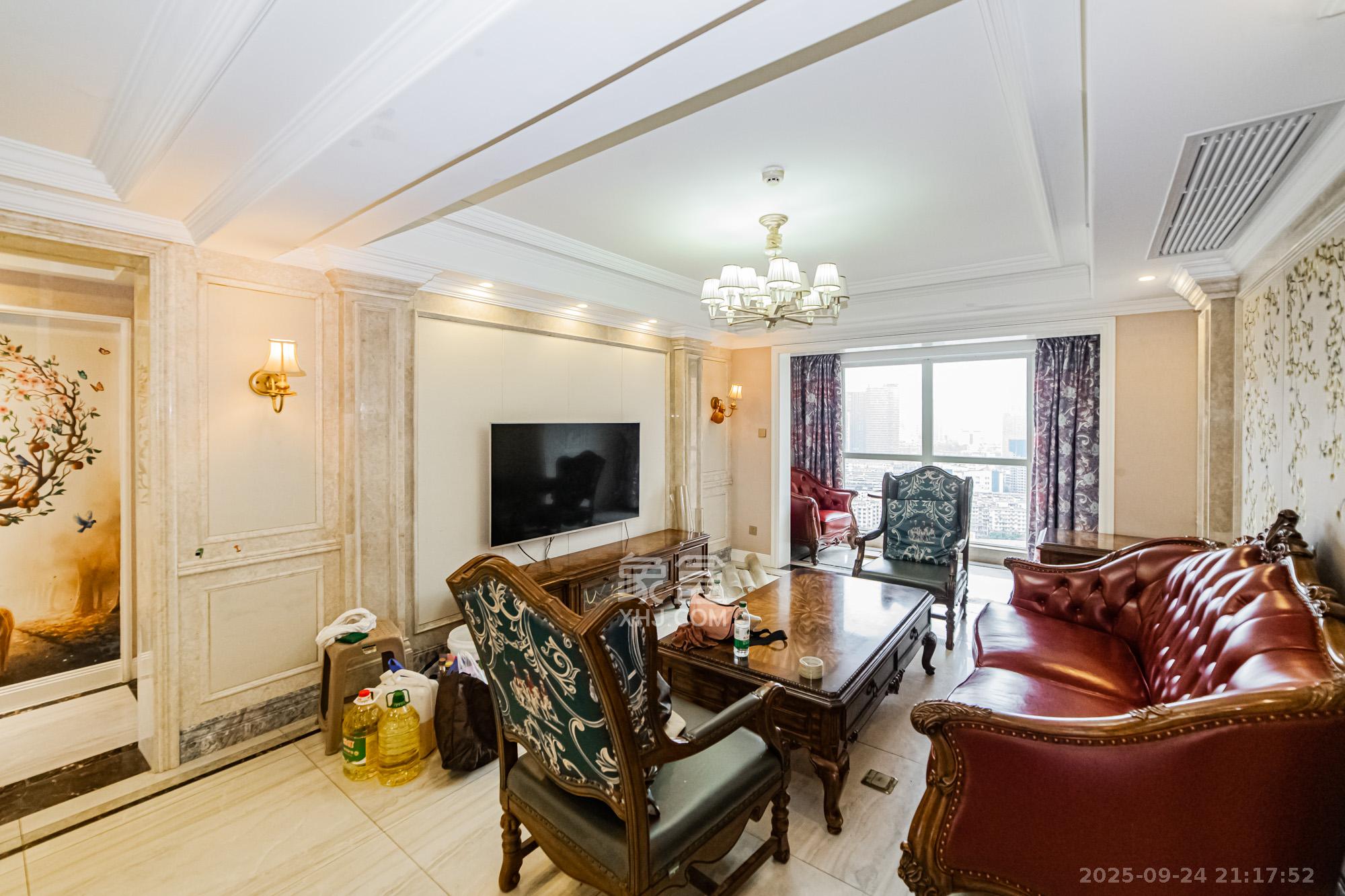 北辰三角洲E6区  4室2厅2卫    198.0万 北辰三角洲E6区  4室2厅2卫    198.0万客厅