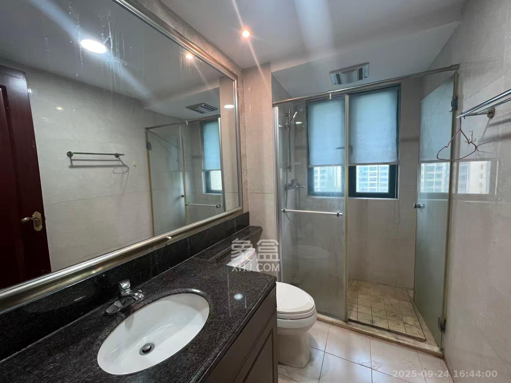 恒大雅苑 3室2厅2卫 2200.0元/月 恒大雅苑 3室2厅2卫 2200.0元/月室内图