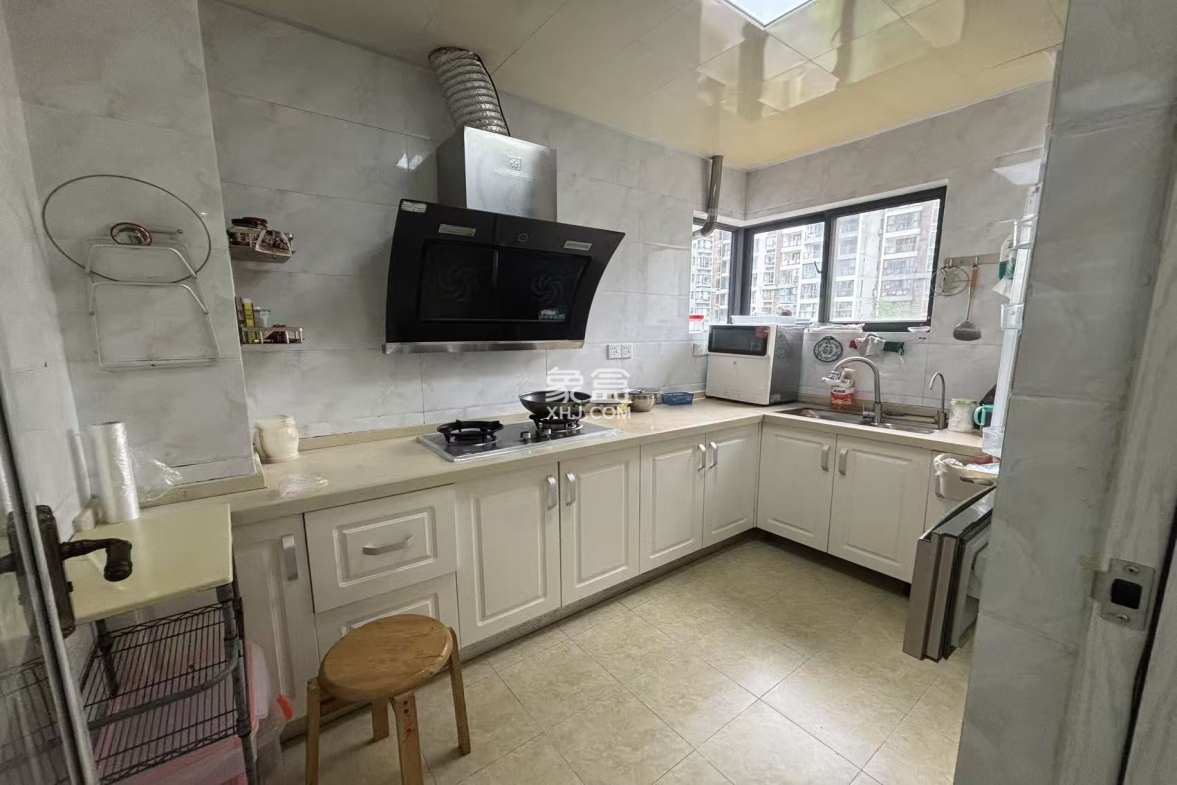 伊泰天骄一期 3室2厅1卫 2800.0元/月 伊泰天骄一期 3室2厅1卫 2800.0元/月室内图