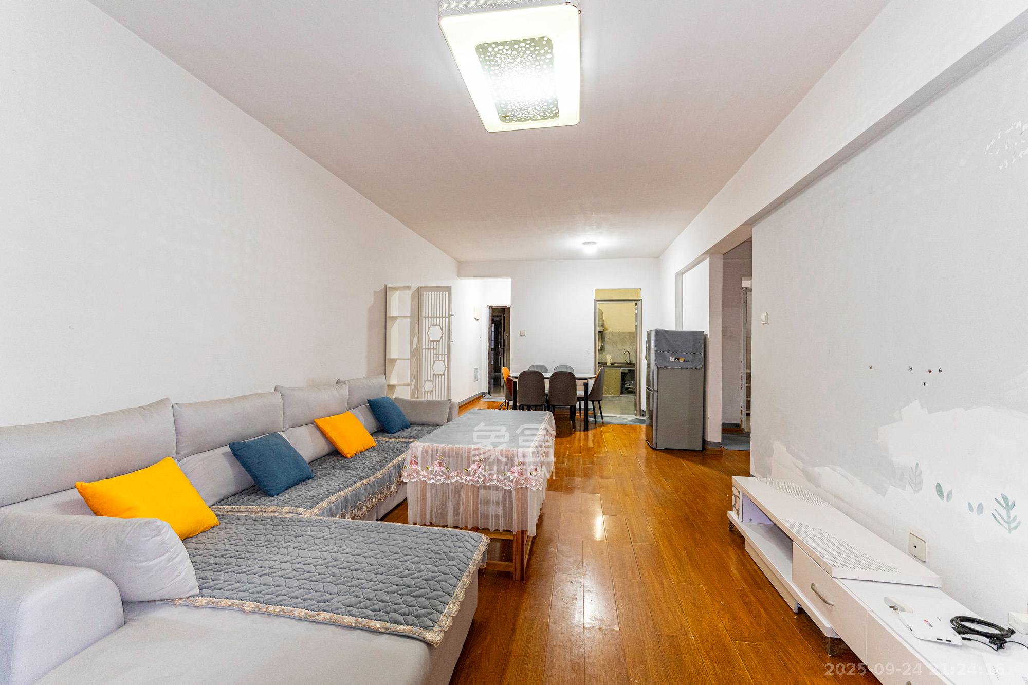 华润凤凰城三期 3室2厅1卫 75.0万 华润凤凰城三期 3室2厅1卫 75.0万客厅