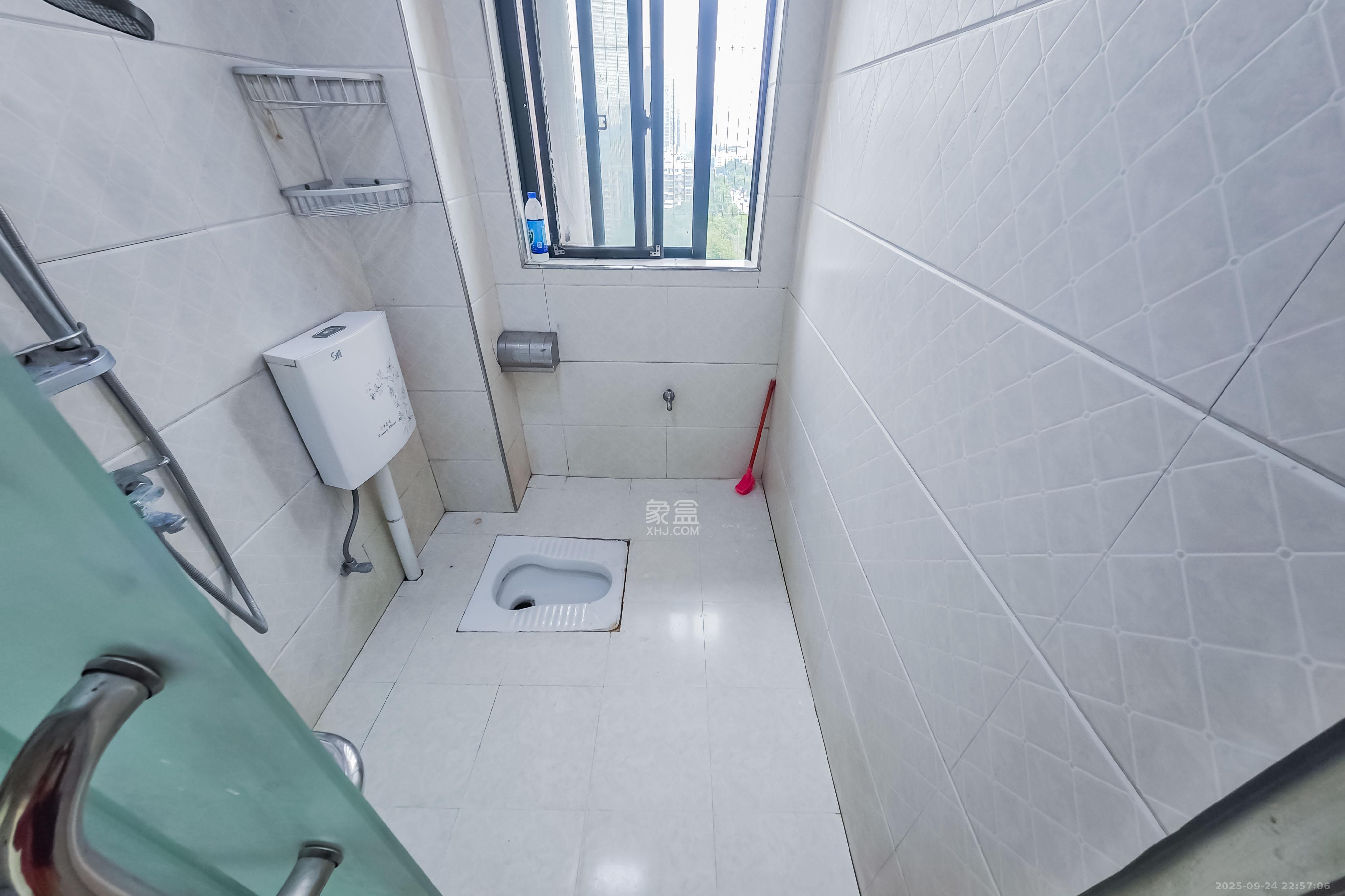 海拔东方 2室1厅1卫 76.8万 海拔东方 2室1厅1卫 76.8万卫生间