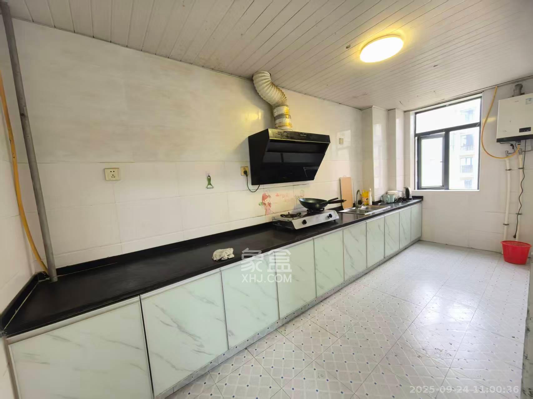 岳银欣苑 3室2厅2卫 2300.0元/月 岳银欣苑 3室2厅2卫 2300.0元/月室内图