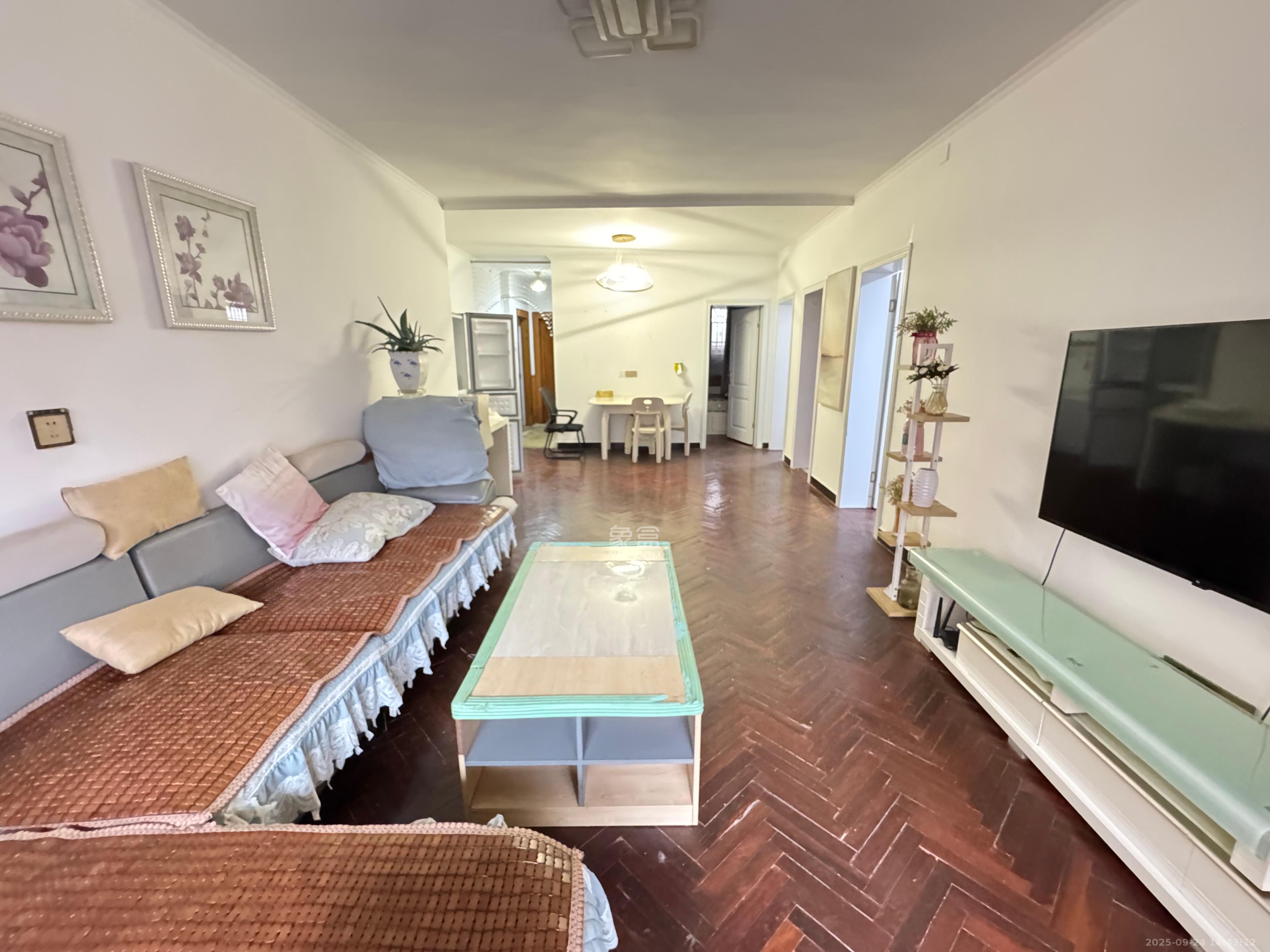 新富城 3室1厅1卫 2400.0元/月 新富城 3室1厅1卫 2400.0元/月室内图