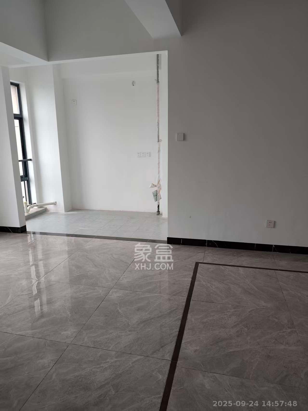 江南华府  2室2厅1卫    2400.0元/月室内图