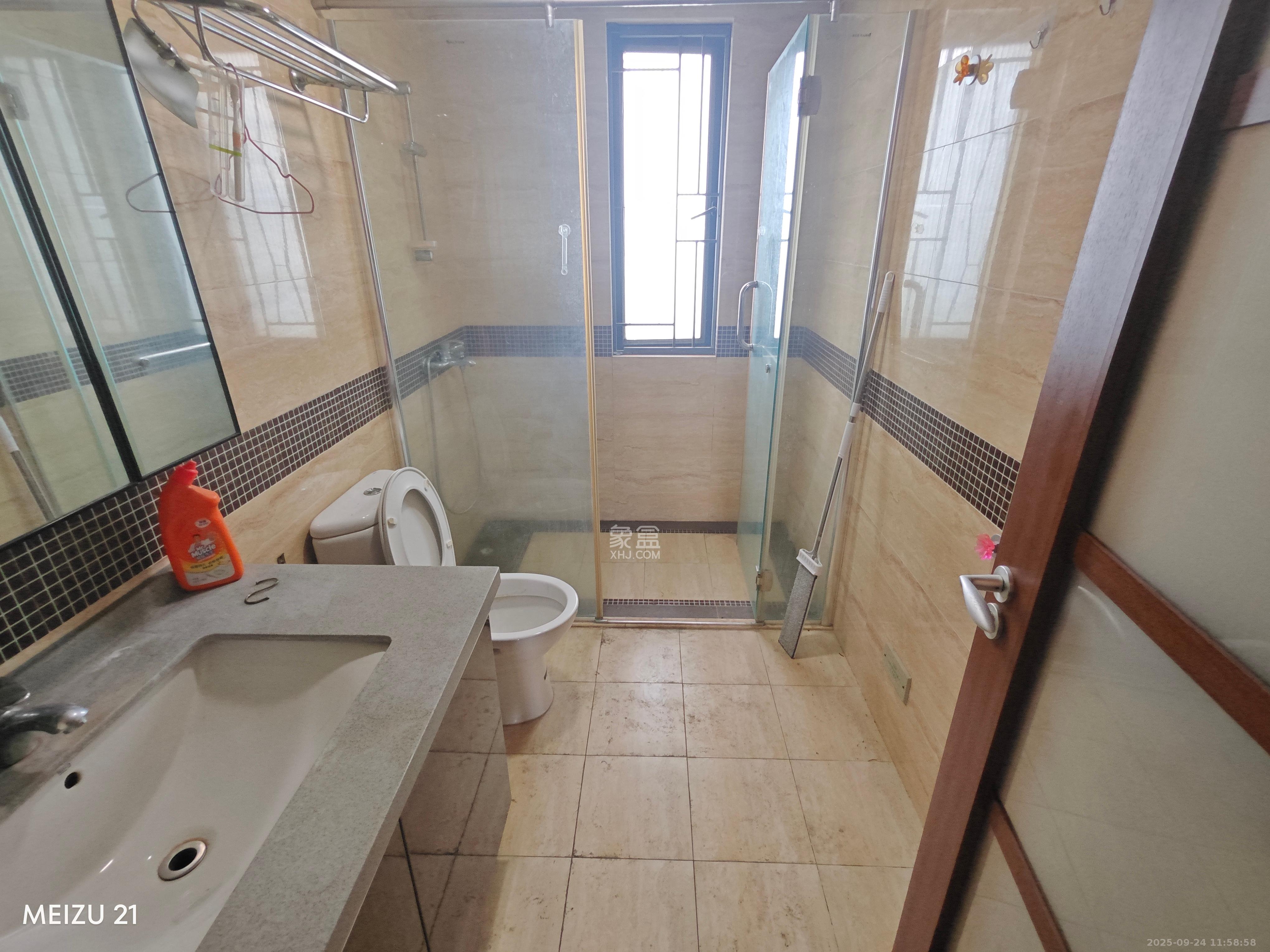 万科城 4室2厅2卫 3200.0元/月 万科城 4室2厅2卫 3200.0元/月室内图