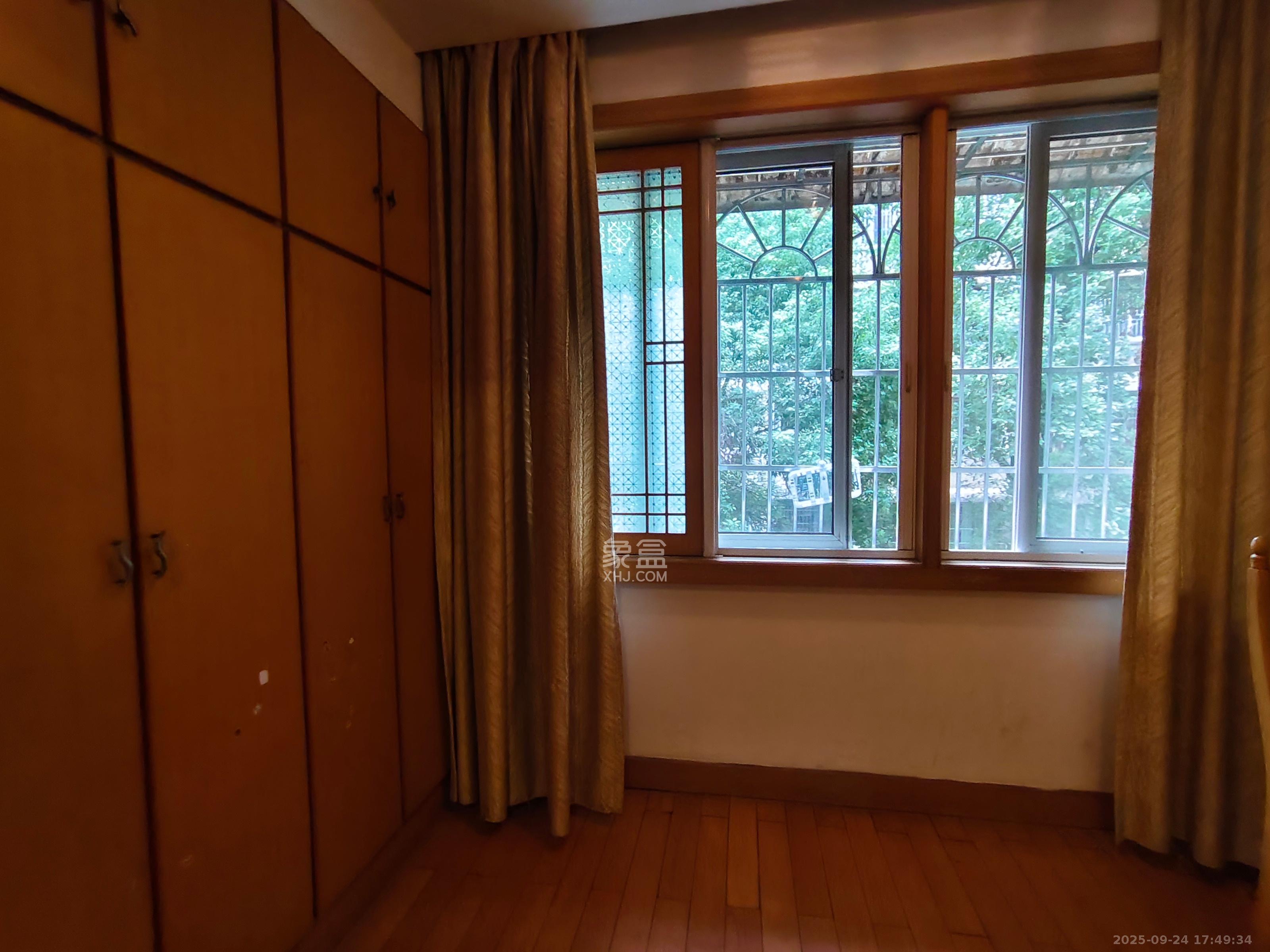 电信花园  3室2厅2卫    2200.0元/月室内图