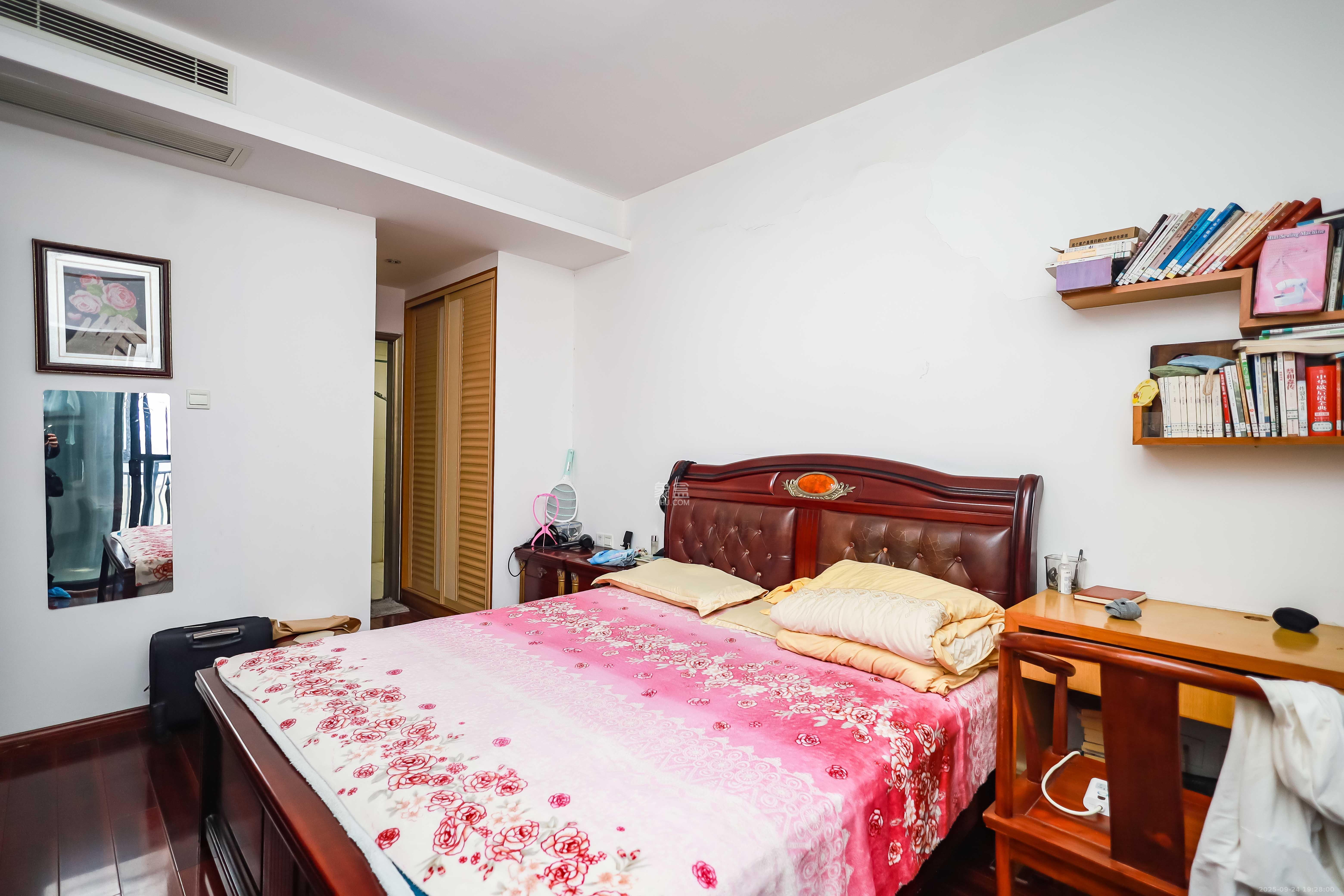 莱茵城 3室2厅1卫 106.0万 莱茵城 3室2厅1卫 106.0万卧室