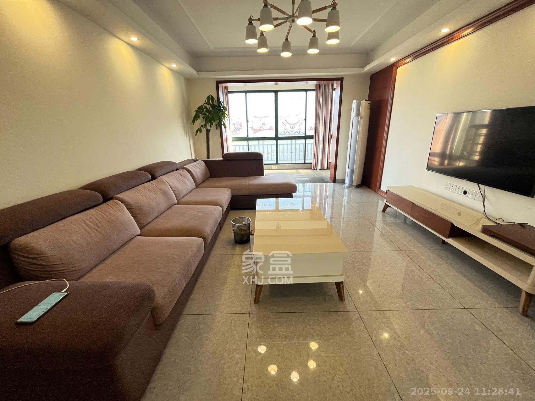 星城世家 3室2厅2卫 3800.0元/月 星城世家 3室2厅2卫 3800.0元/月室内图