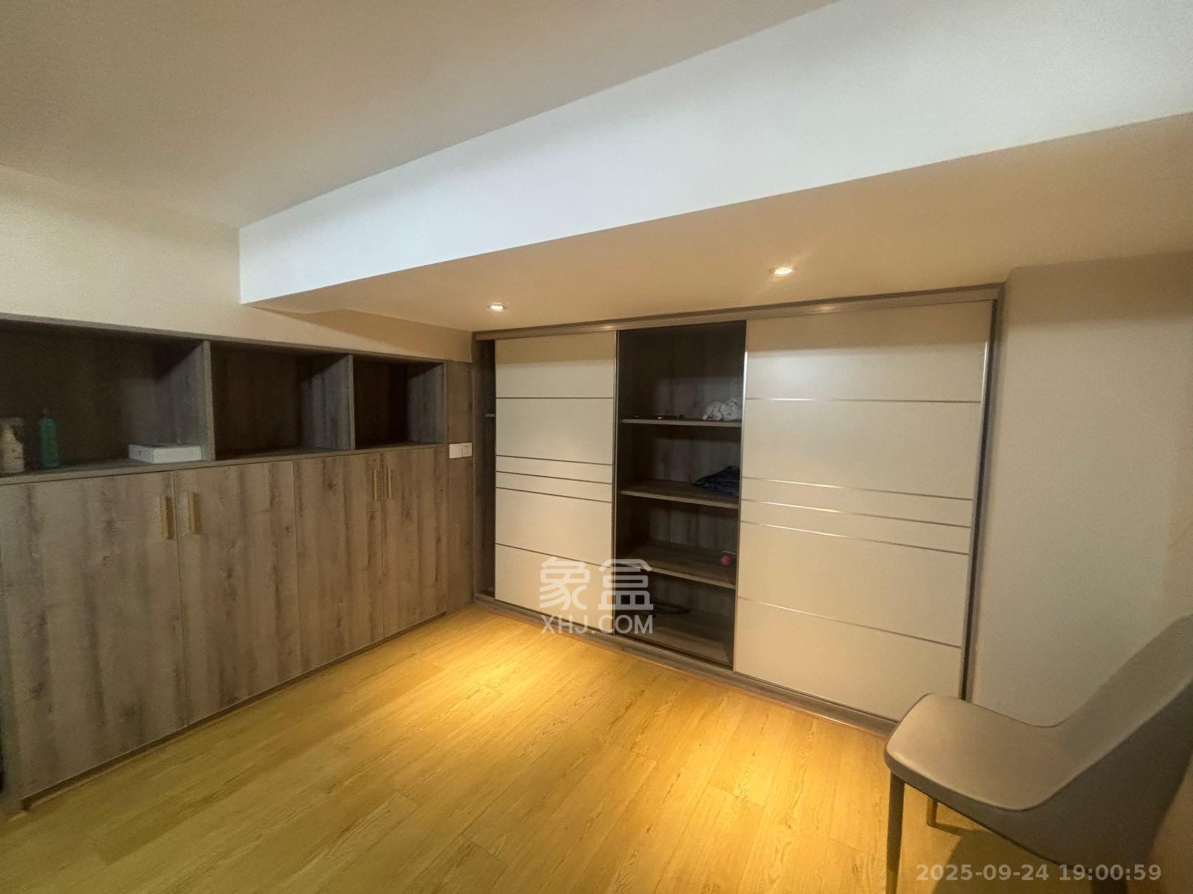 裕天国际商汇中心  1室1厅1卫    1600.0元/月室内图