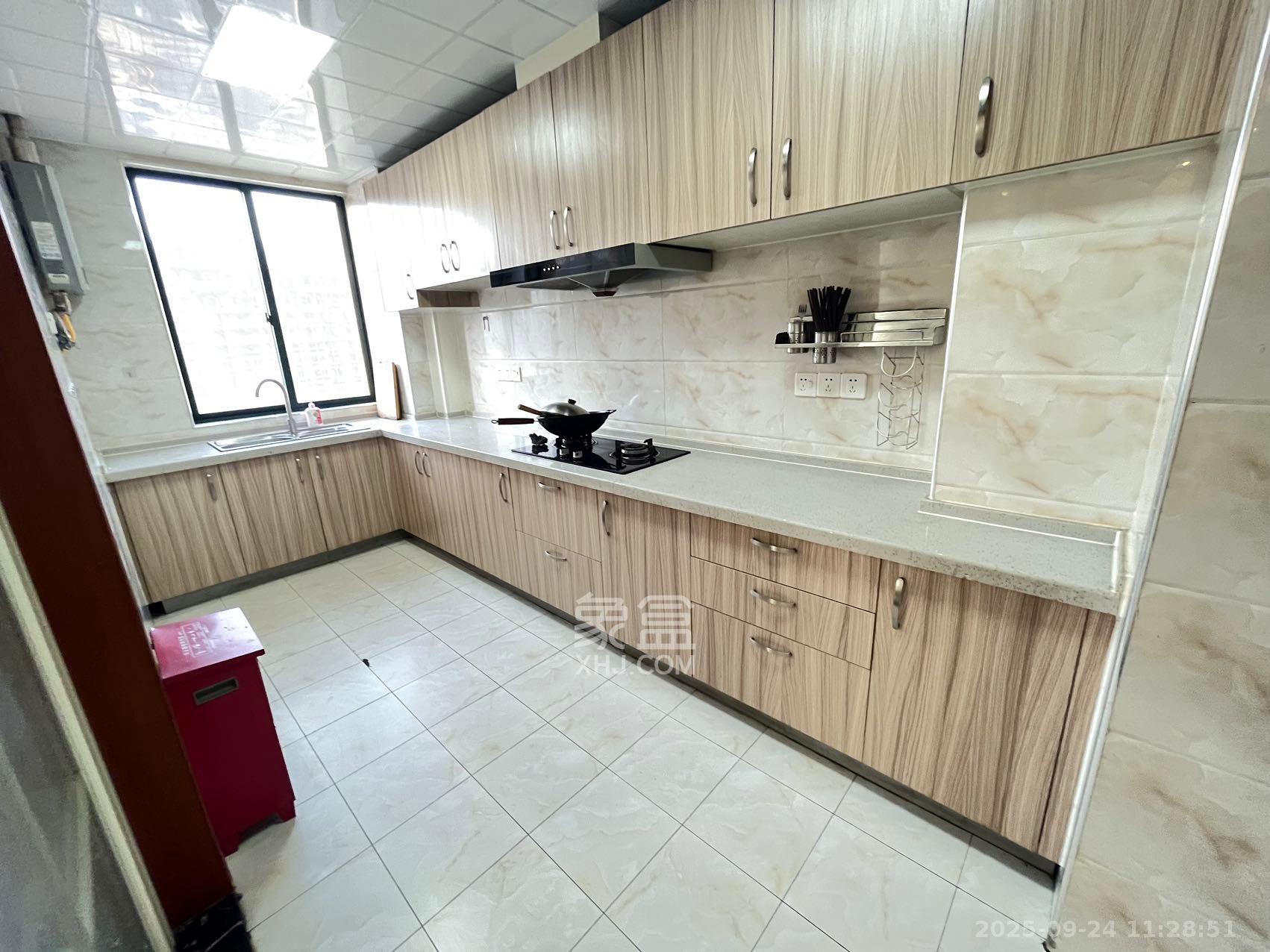 星城世家 3室2厅2卫 3800.0元/月 星城世家 3室2厅2卫 3800.0元/月室内图