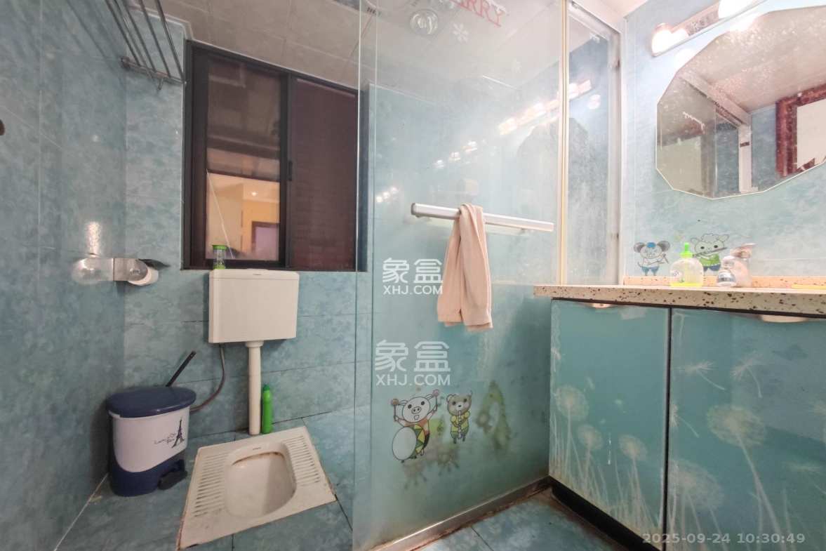 翡翠云天 3室2厅1卫 75.0万 翡翠云天 3室2厅1卫 75.0万卫生间