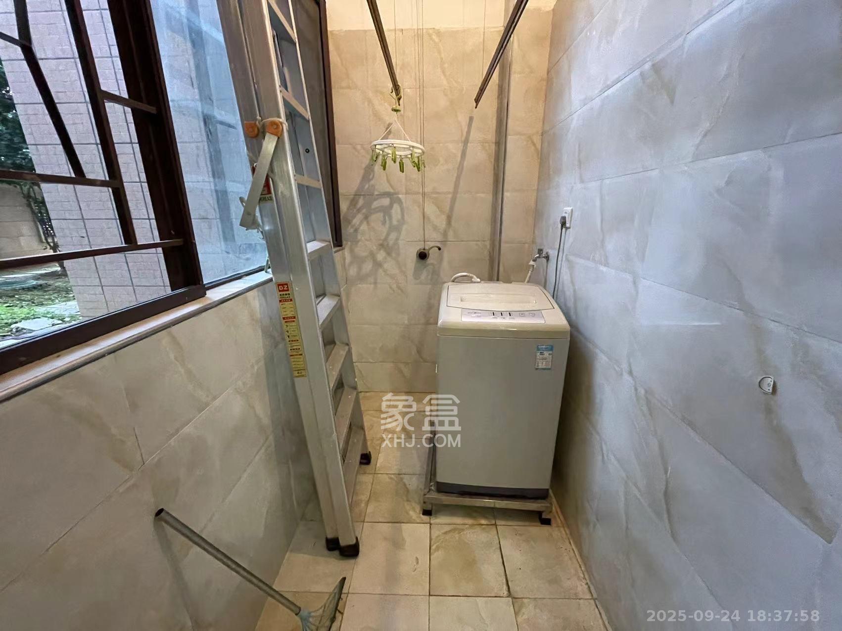 高信向日葵 2室2厅2卫 2000.0元/月 高信向日葵 2室2厅2卫 2000.0元/月室内图