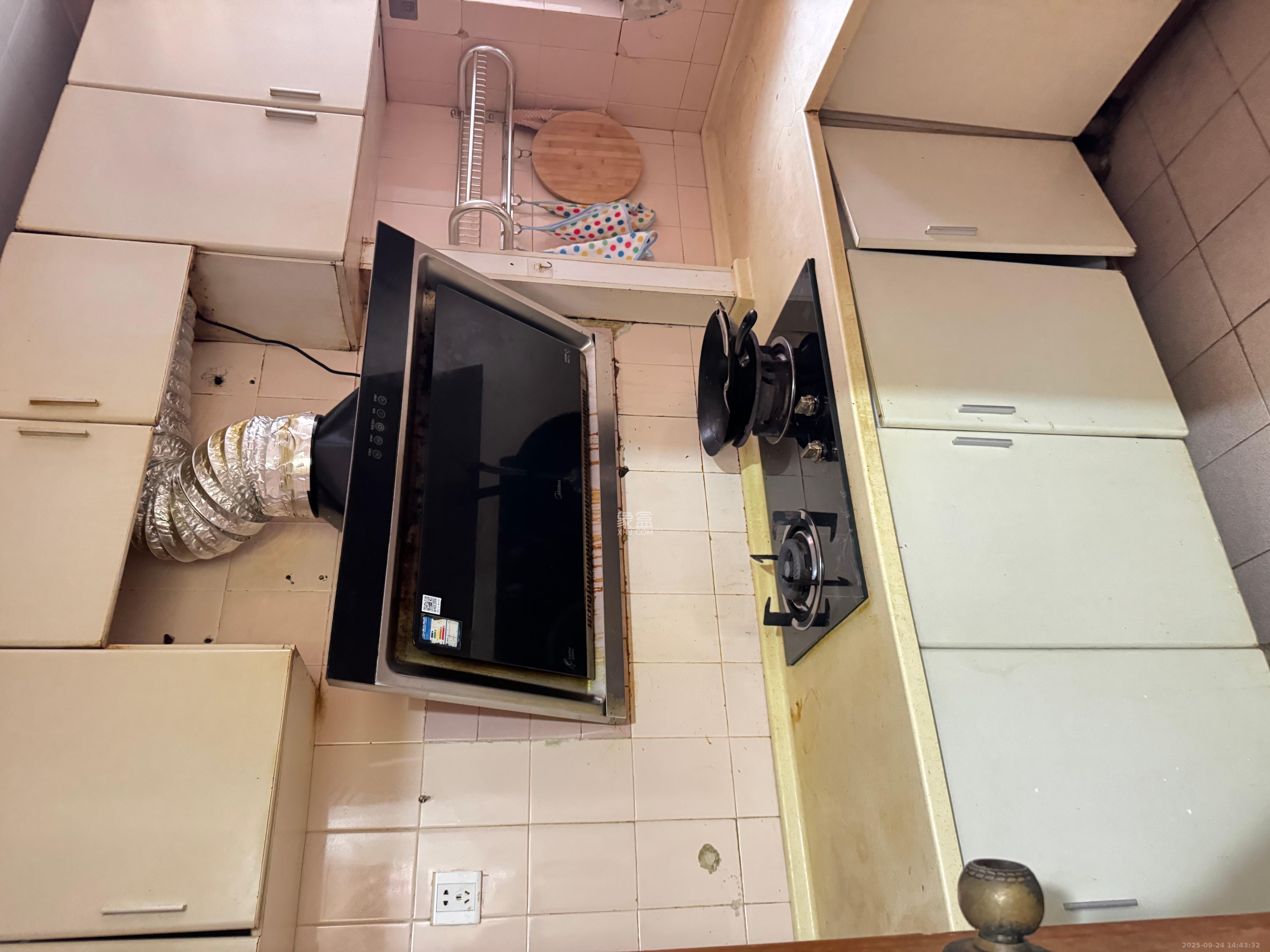 新富城  3室1厅1卫    2400.0元/月室内图