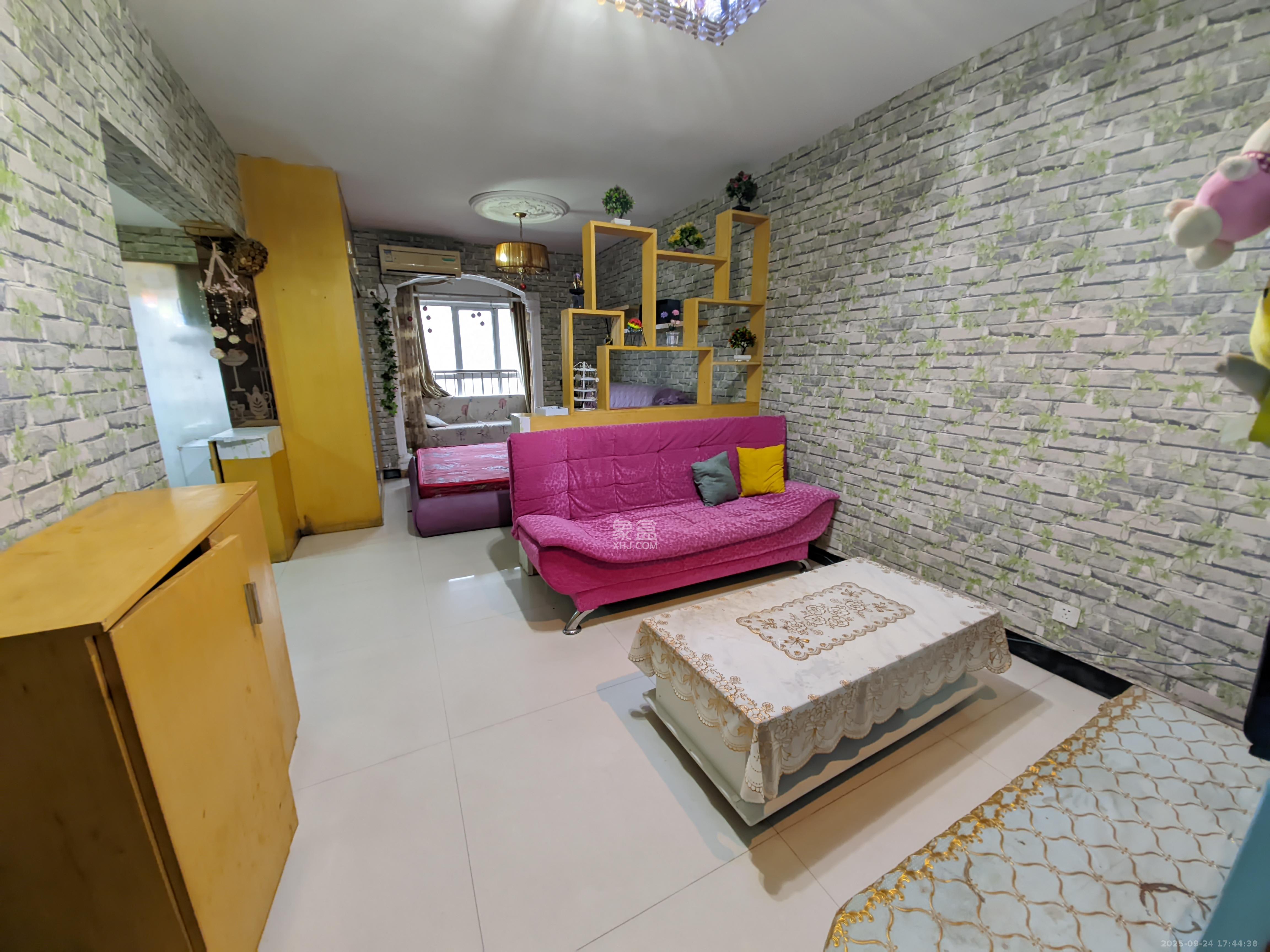 左岸右岸 1室1厅1卫 1400.0元/月 左岸右岸 1室1厅1卫 1400.0元/月室内图