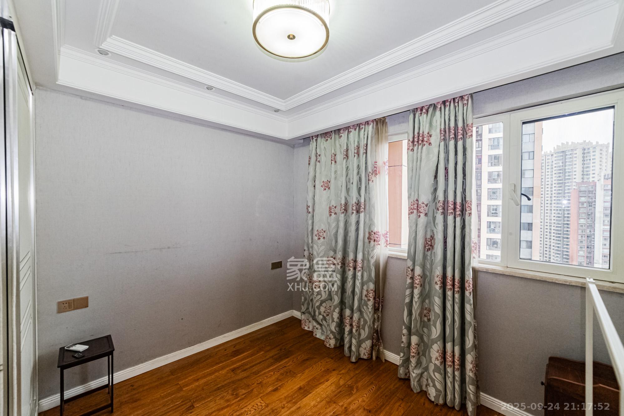 北辰三角洲E6区  4室2厅2卫    198.0万 北辰三角洲E6区  4室2厅2卫    198.0万卧室