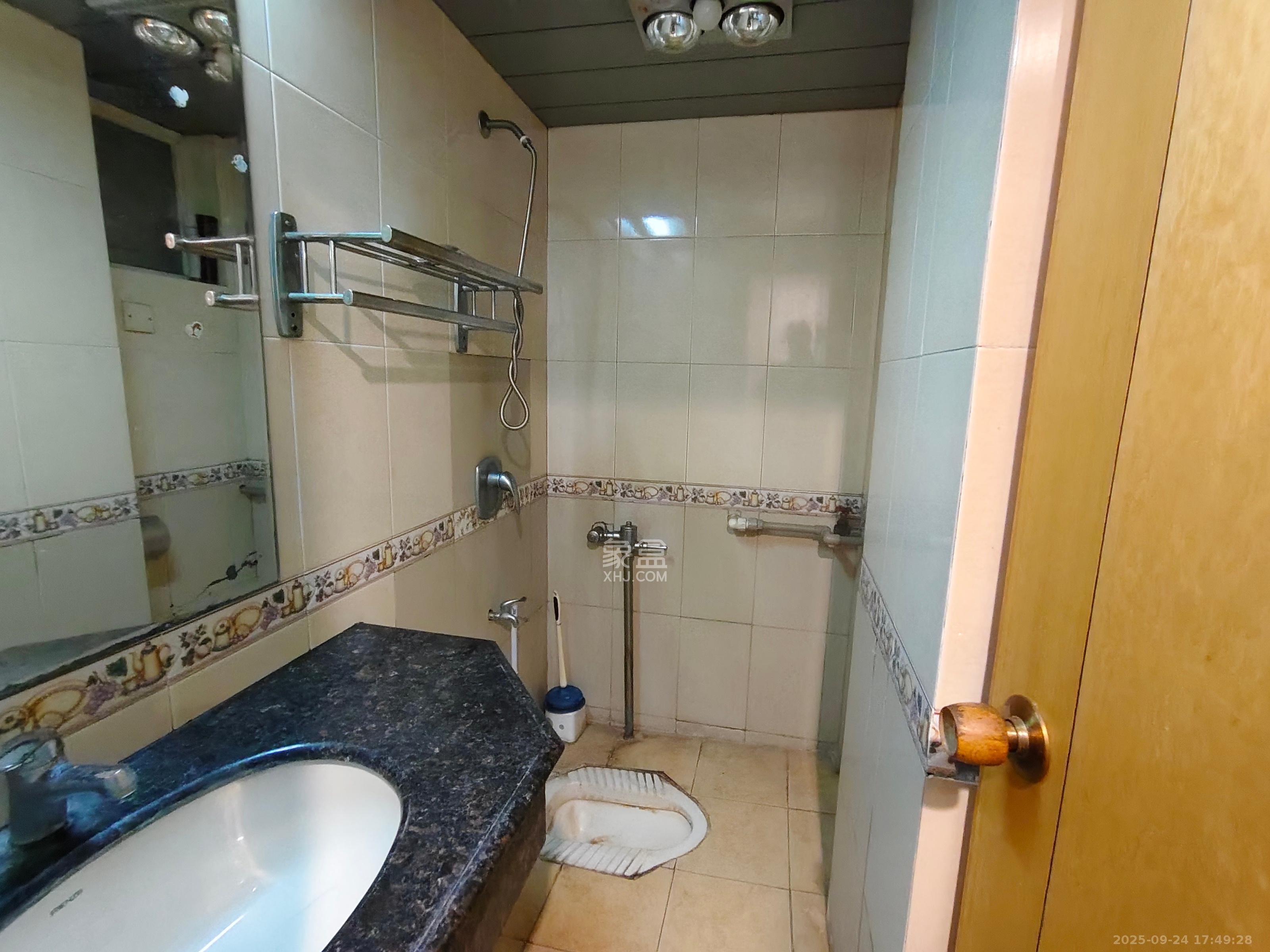 电信花园  3室2厅2卫    2200.0元/月室内图