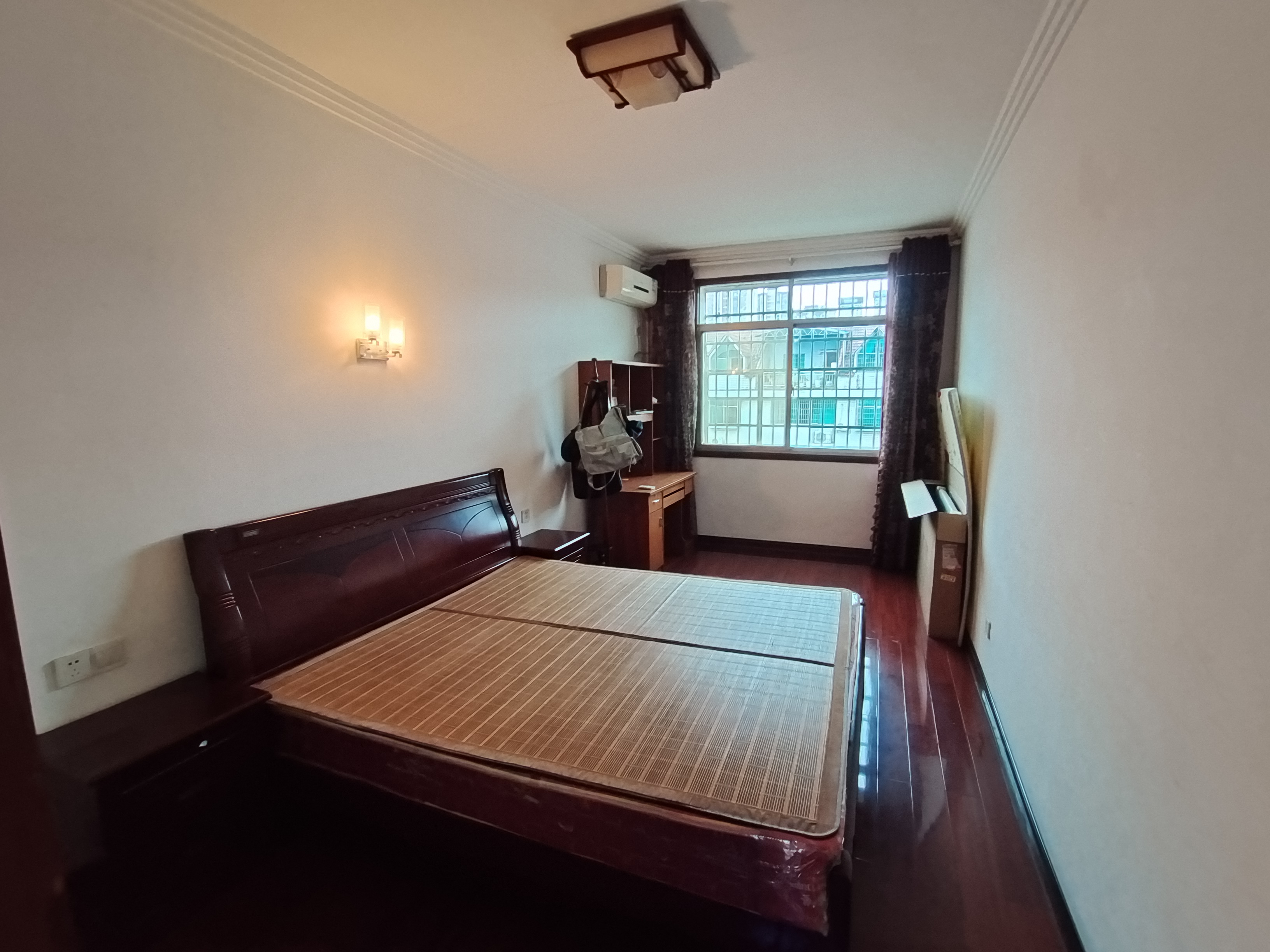 东方金林 1室0厅0卫 39.8万 东方金林 1室0厅0卫 39.8万客厅