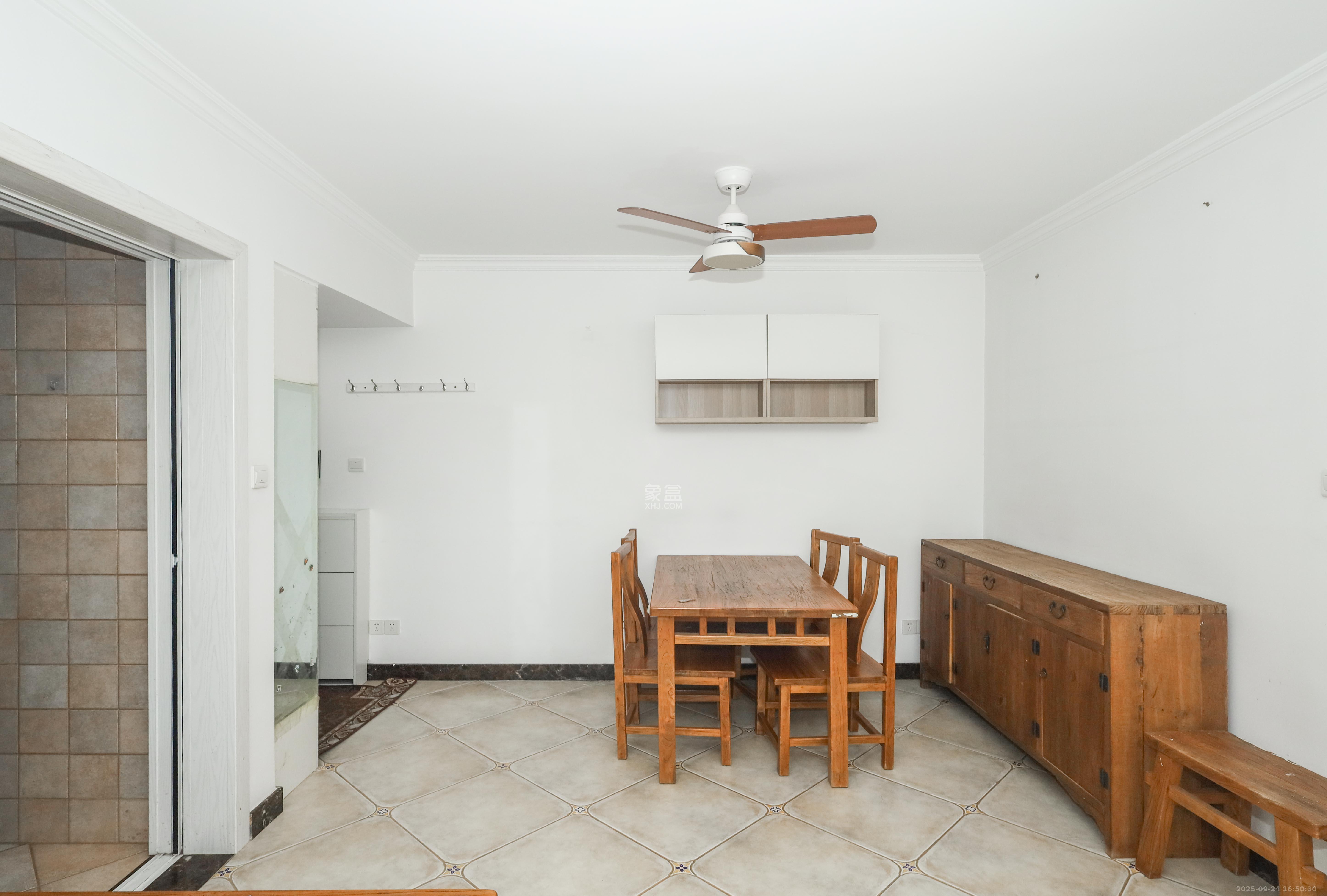 好莱城(弘德西街) 2室2厅1卫 66.0万 好莱城(弘德西街) 2室2厅1卫 66.0万客厅