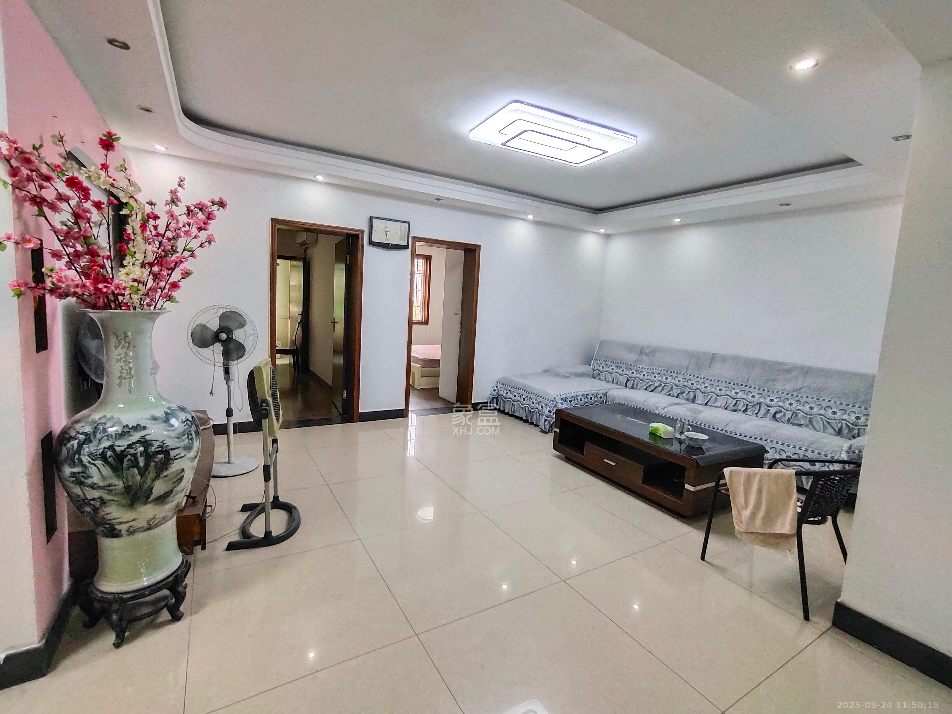 中南汽车世界 3室2厅1卫 1500.0元/月 中南汽车世界 3室2厅1卫 1500.0元/月室内图