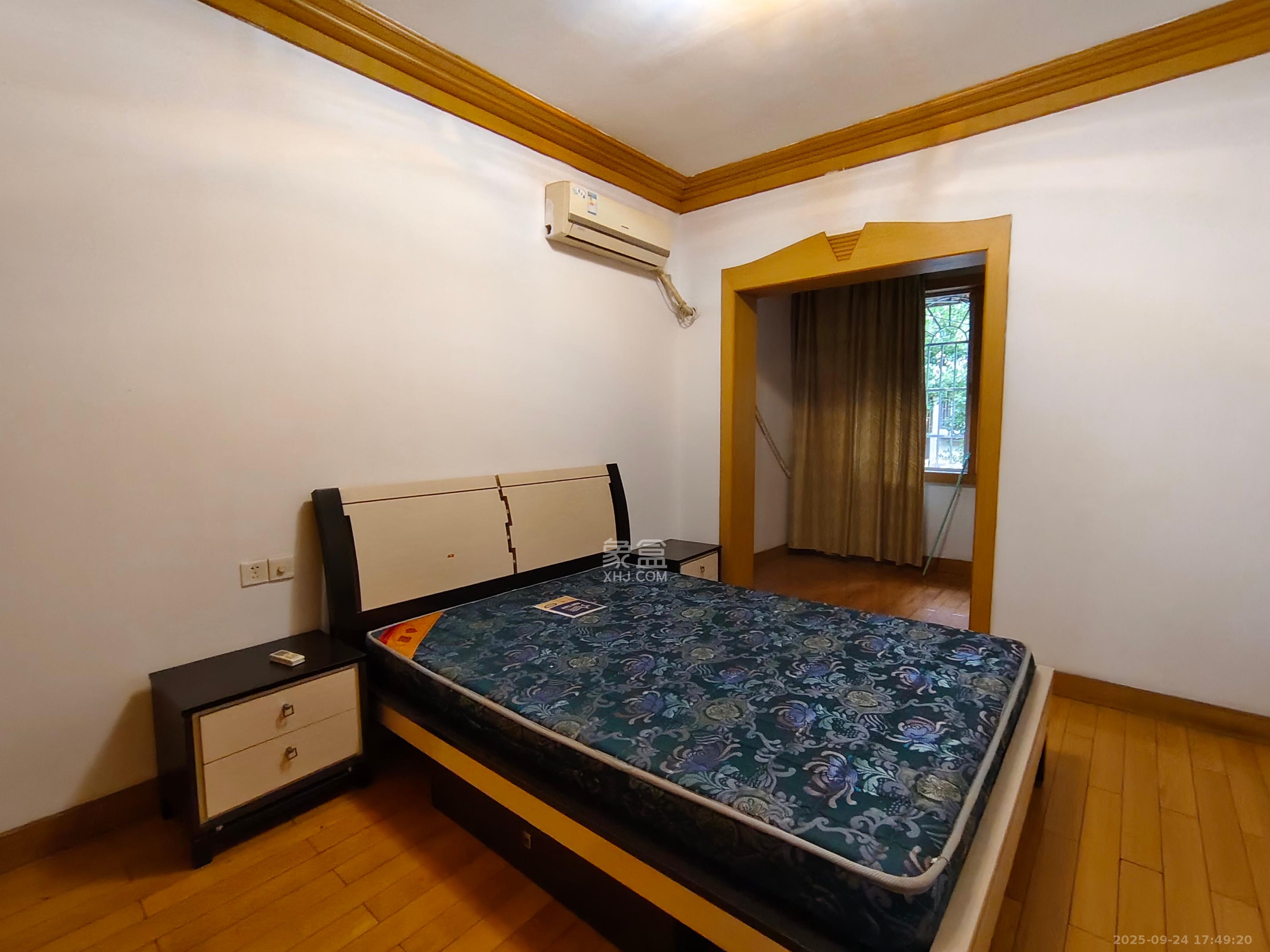 电信花园  3室2厅2卫    2200.0元/月室内图