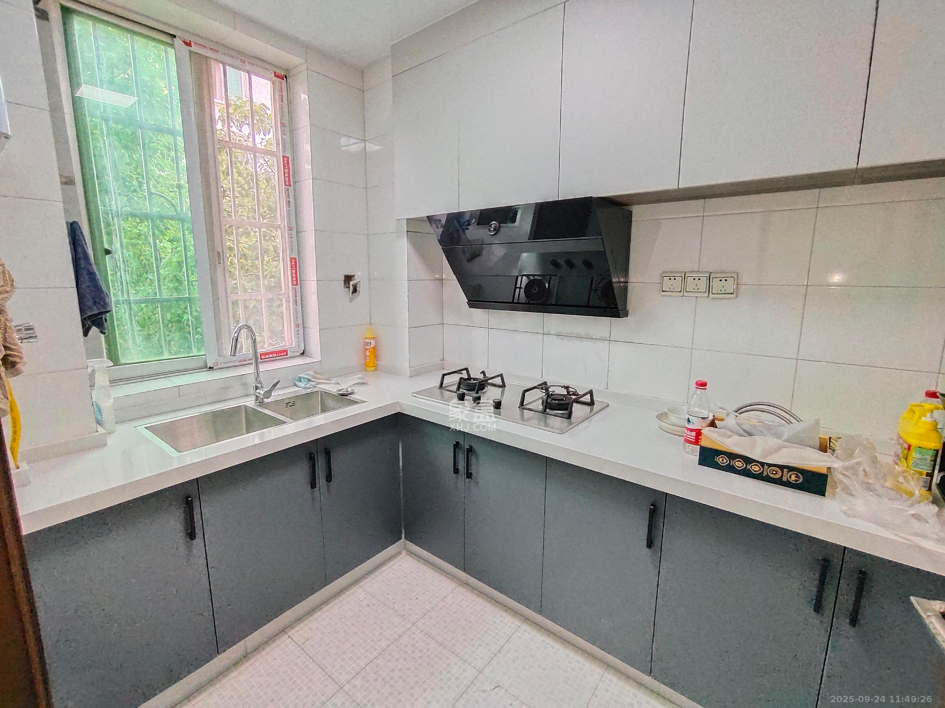 中南汽车世界 3室2厅1卫 1500.0元/月 中南汽车世界 3室2厅1卫 1500.0元/月室内图