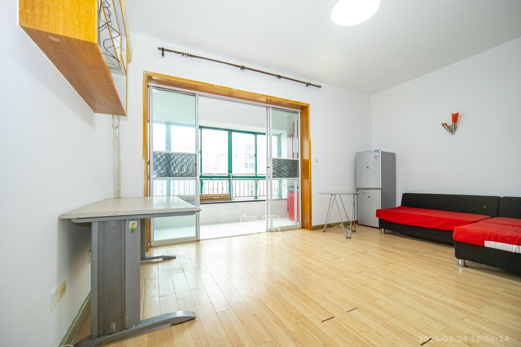 明城公寓  1室1厅1卫    23.8万 明城公寓  1室1厅1卫    23.8万客厅