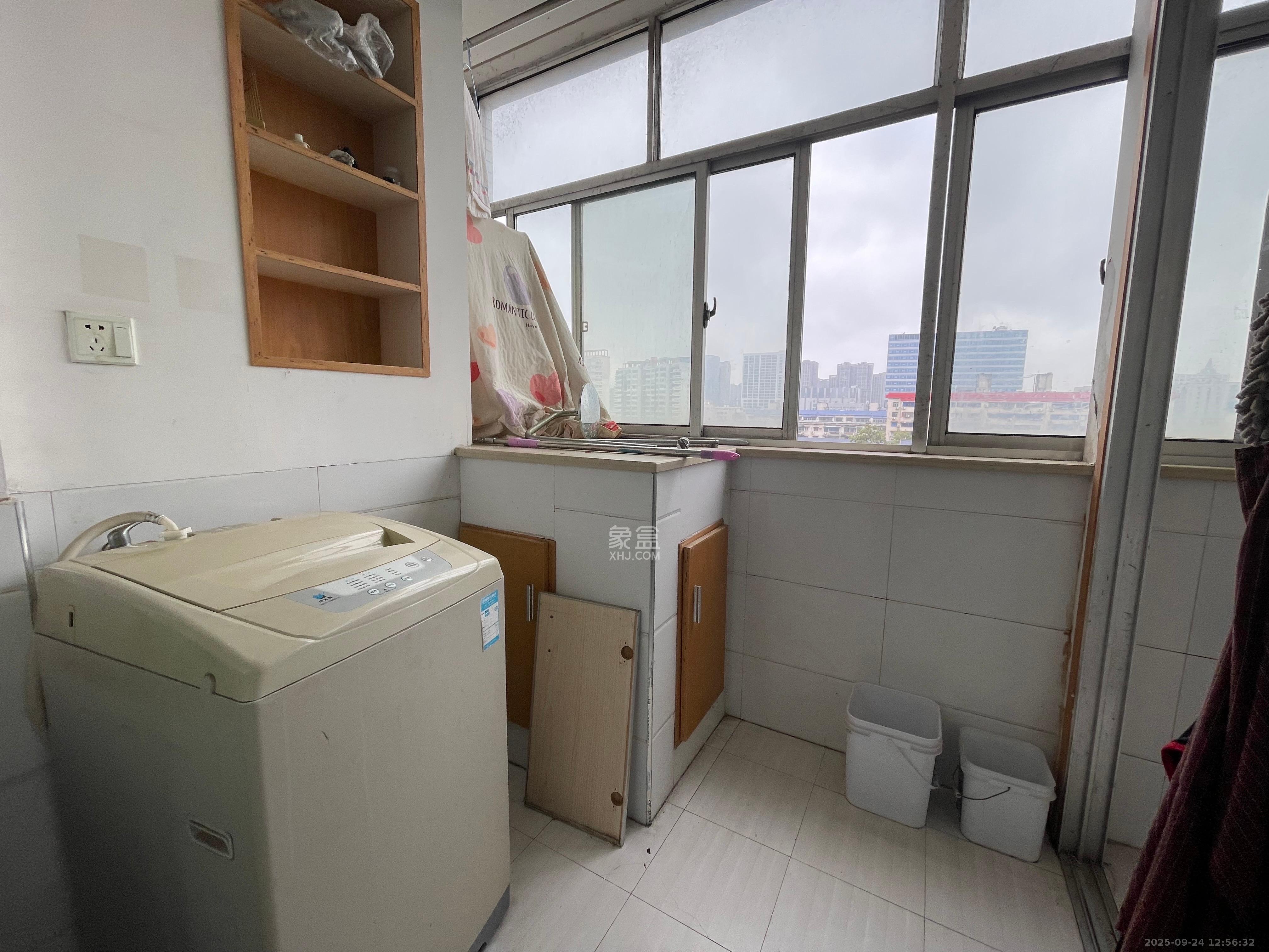 观湖公寓  1室1厅1卫    1600.0元/月 观湖公寓  1室1厅1卫    1600.0元/月室内图