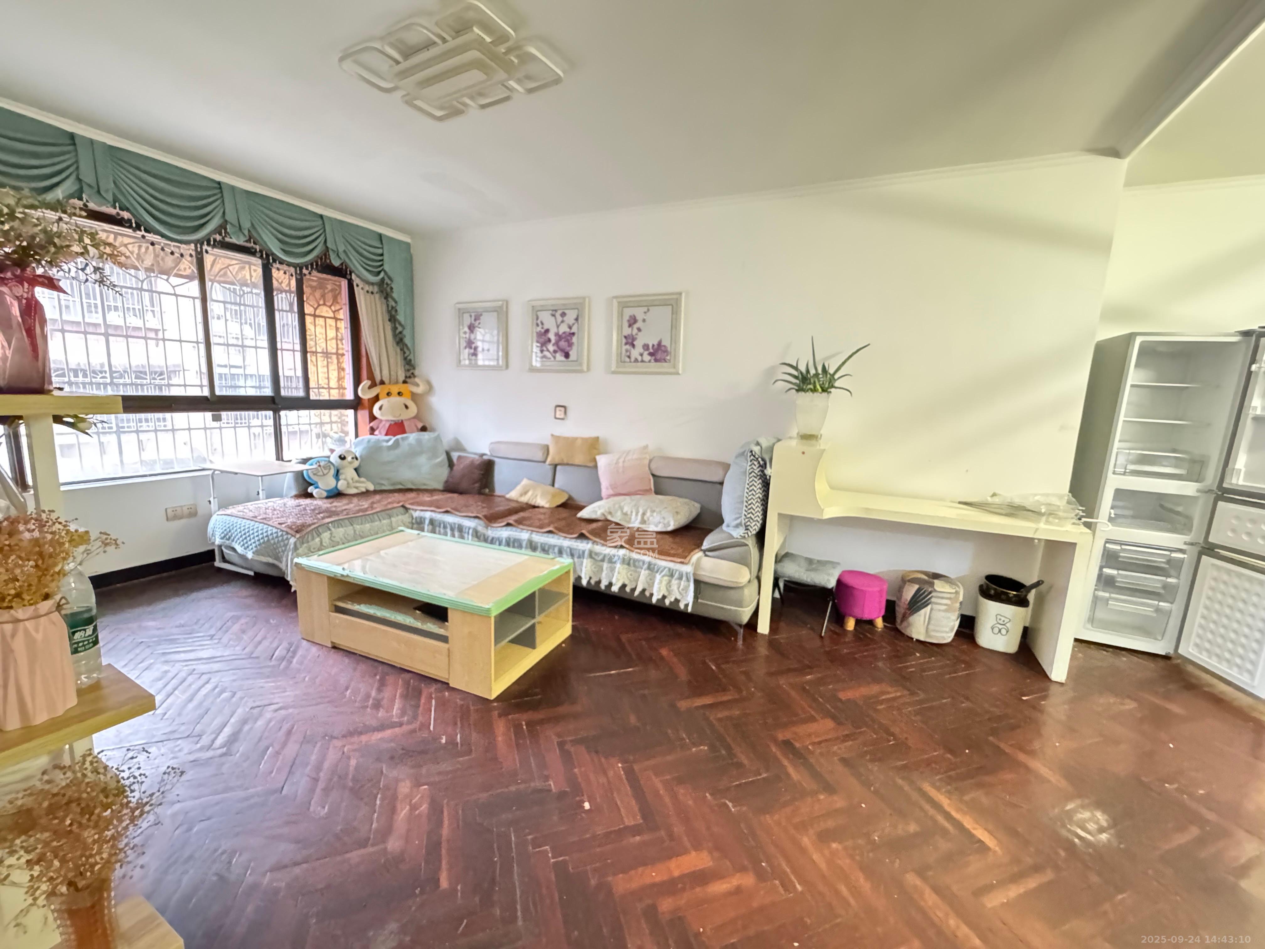 新富城 3室1厅1卫 2400.0元/月 新富城 3室1厅1卫 2400.0元/月室内图