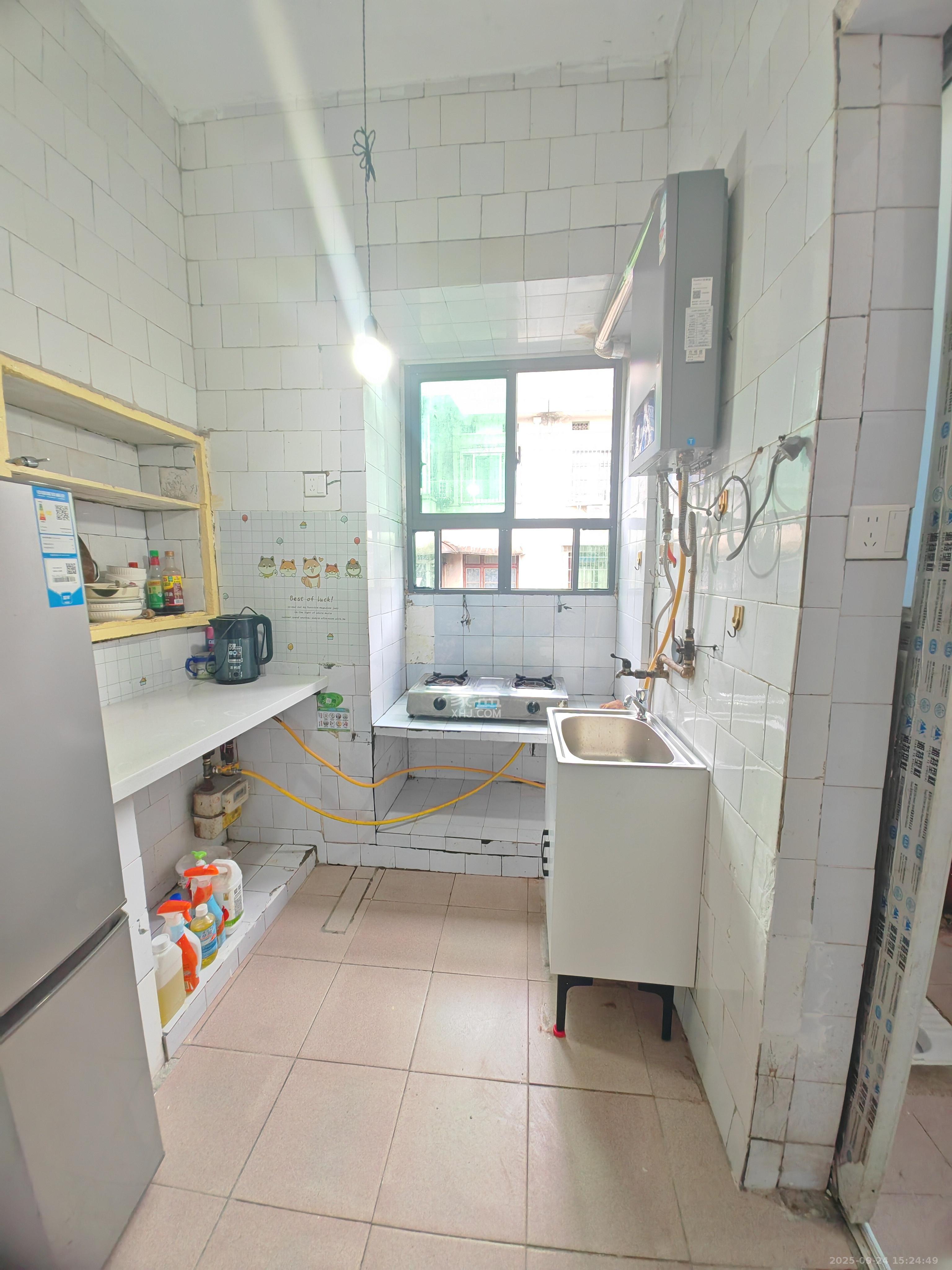 桂花路锻压小区  2室1厅1卫    1350.0元/月 桂花路锻压小区  2室1厅1卫    1350.0元/月室内图